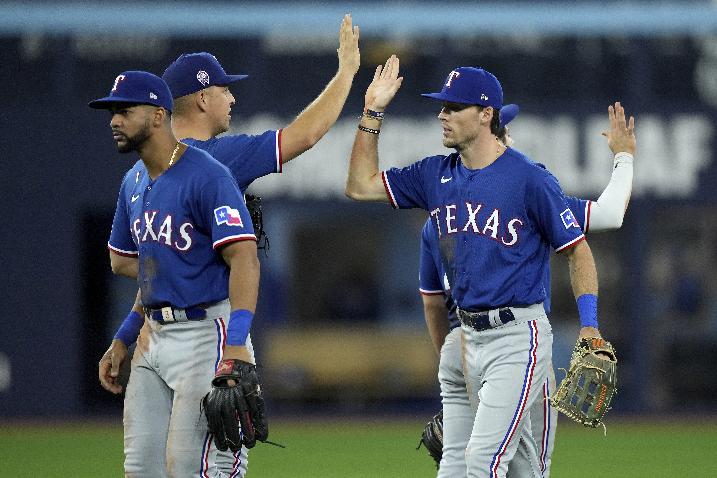 Carter hits 1st career home run for Rangers