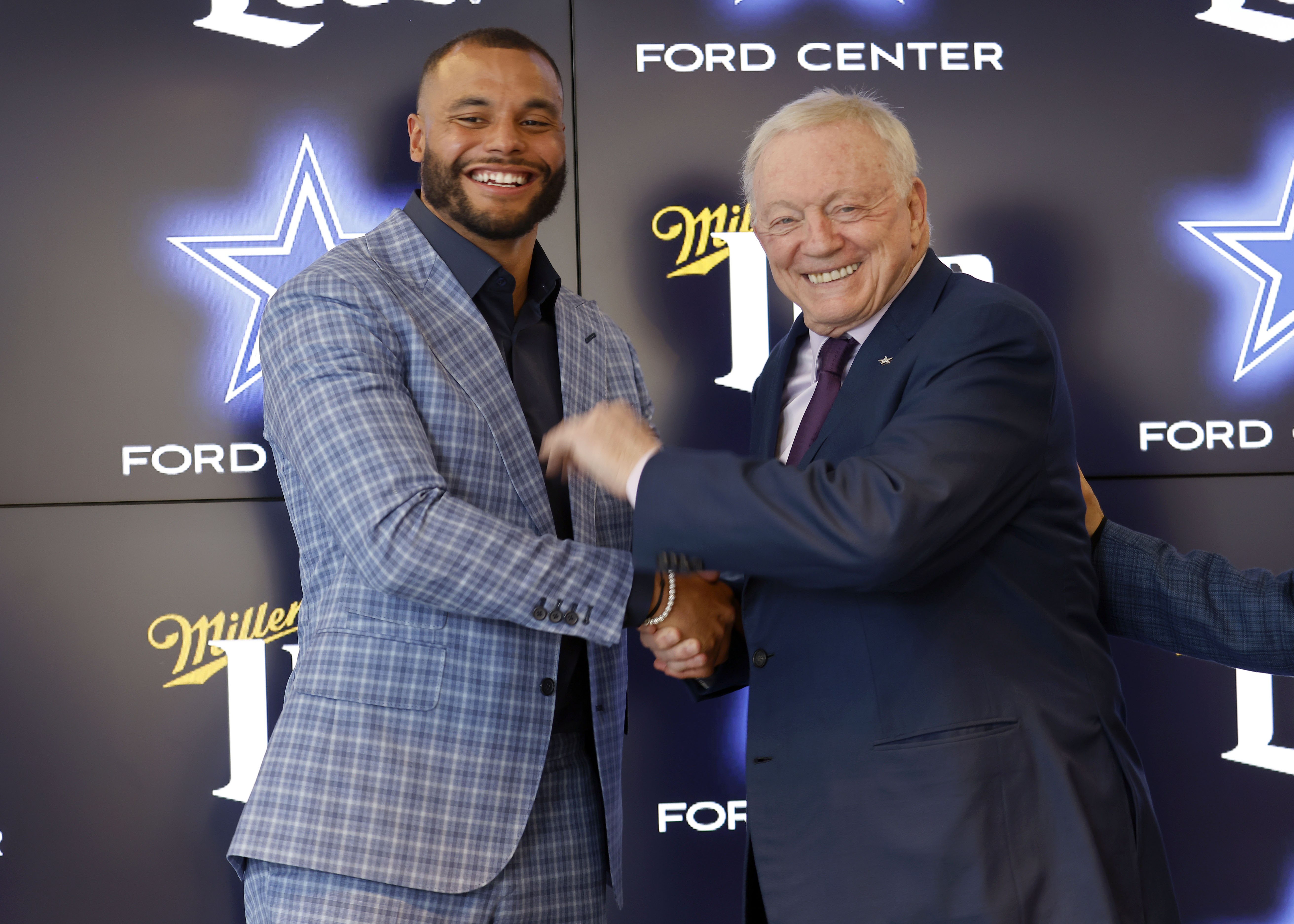 QB Dak Prescott's Contract Dominates Cowboys 2021 Offseason