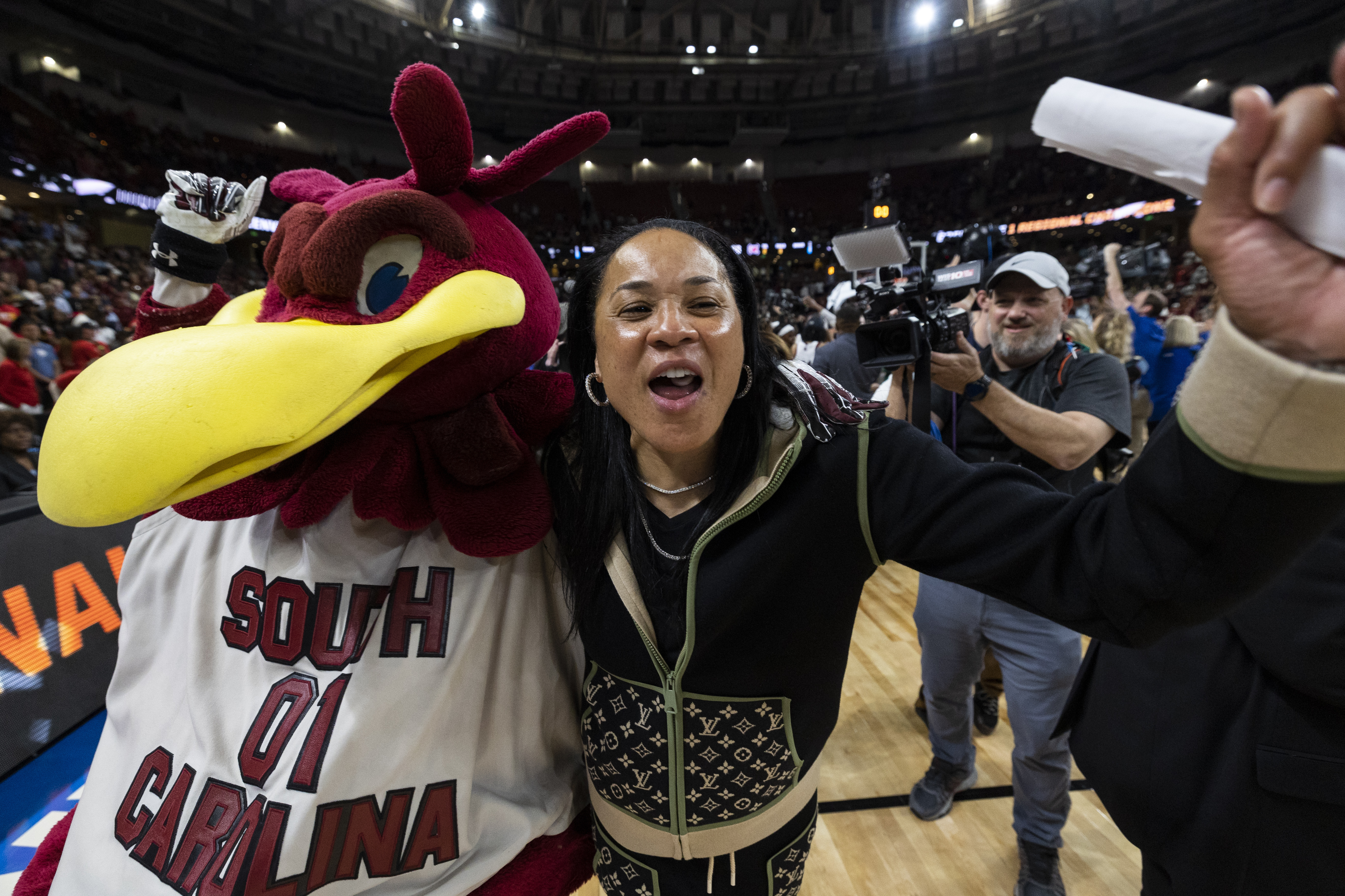 5 things to know about South Carolina's Dawn Staley, including her title  history in Dallas