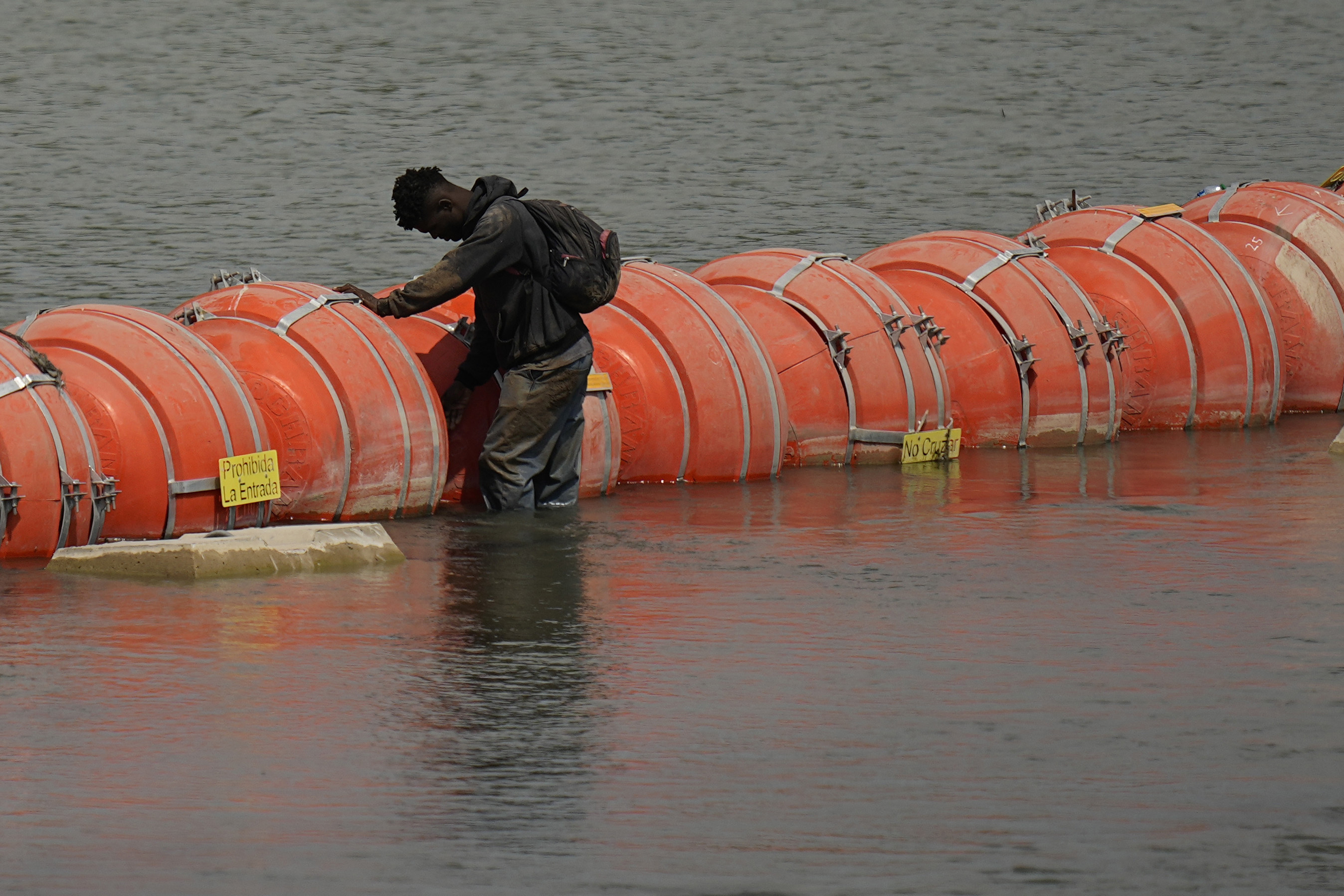 Appeals court lets Texas keep migrant buoys at least 3 more weeks, sets  Oct. 5 hearing