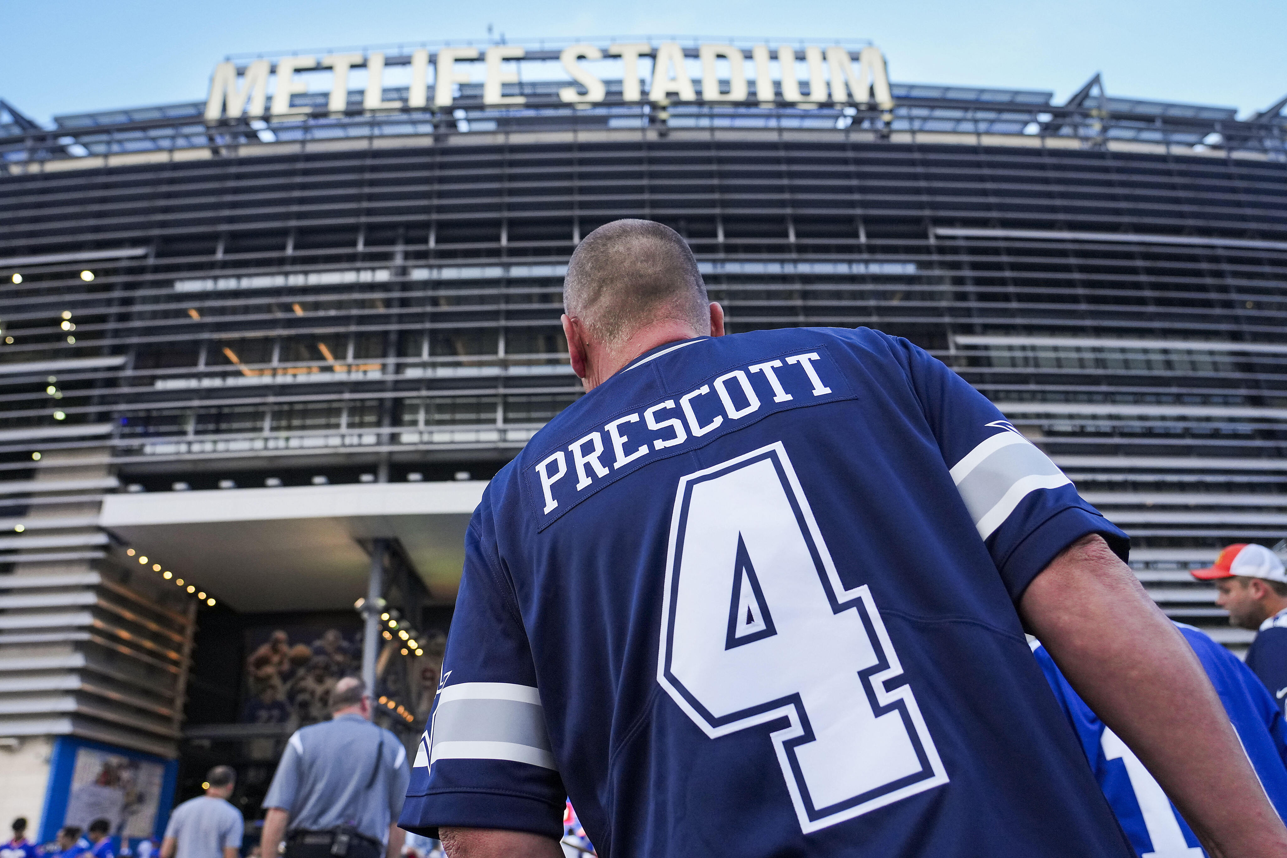 Dallas Cowboys dominate New York Giants in rain-soaked victory at MetLife  Stadium