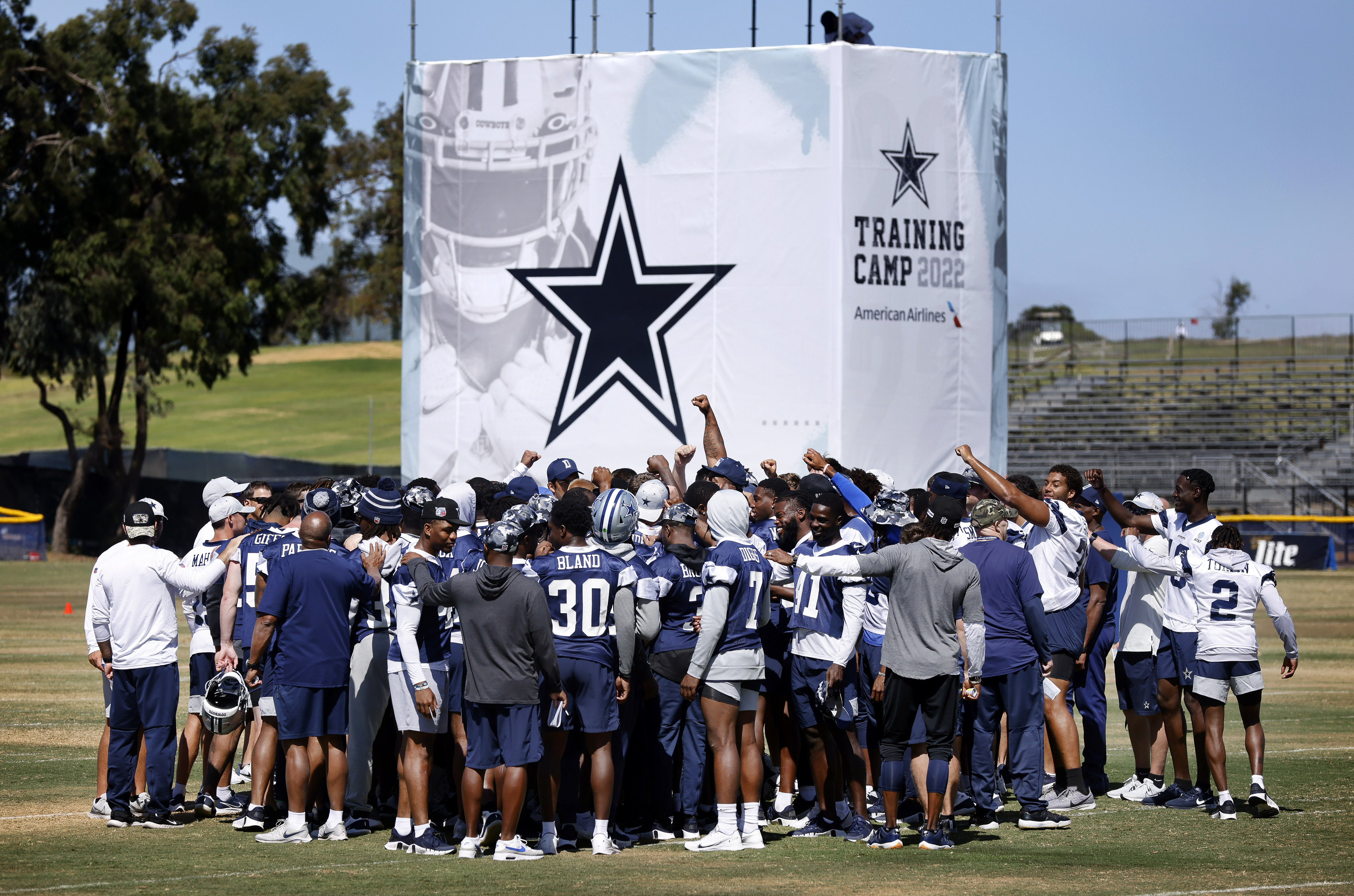 Photos: Raiders host military members for a day at Training Camp