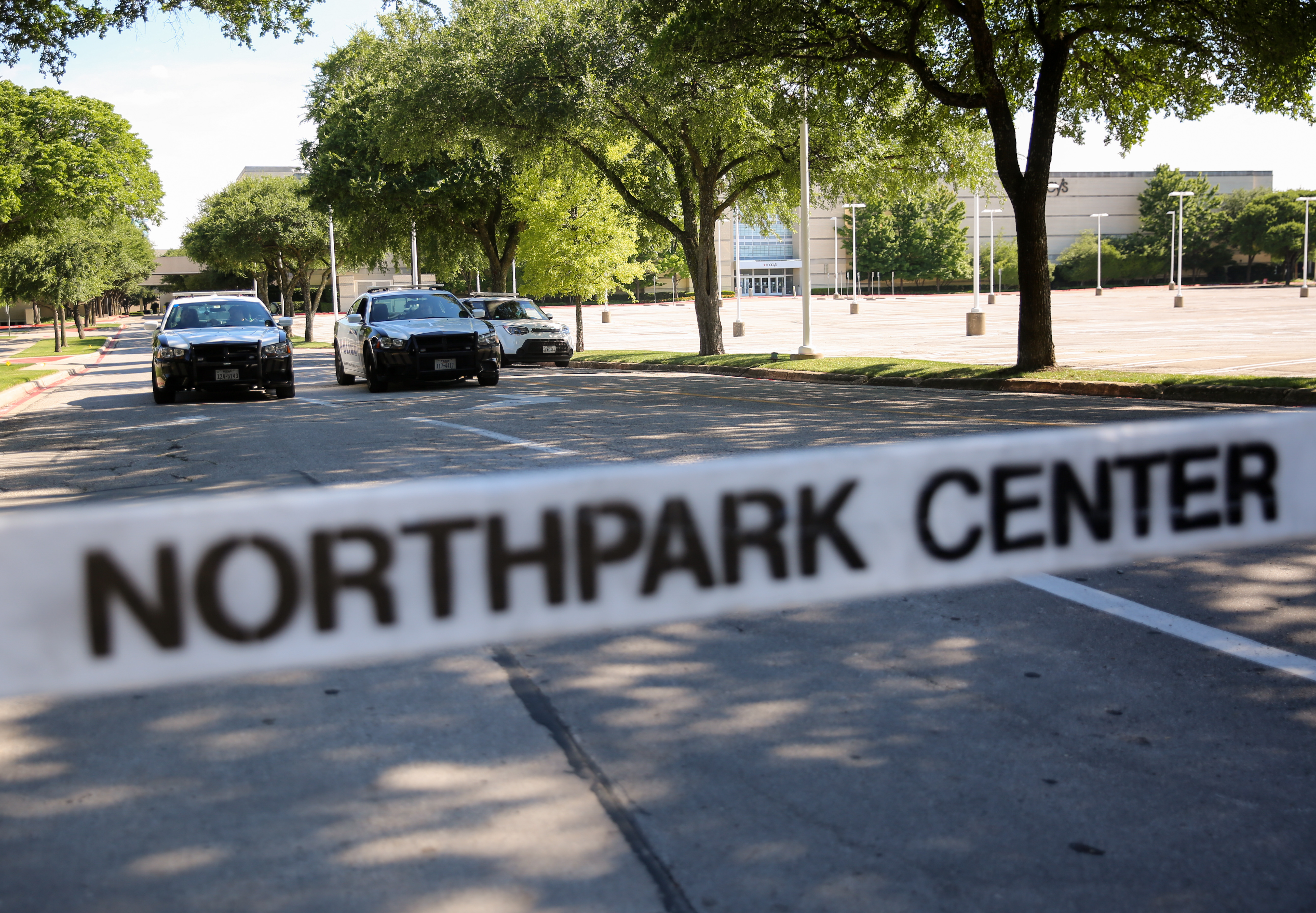Hammering men at Northpark being taken down : r/Dallas