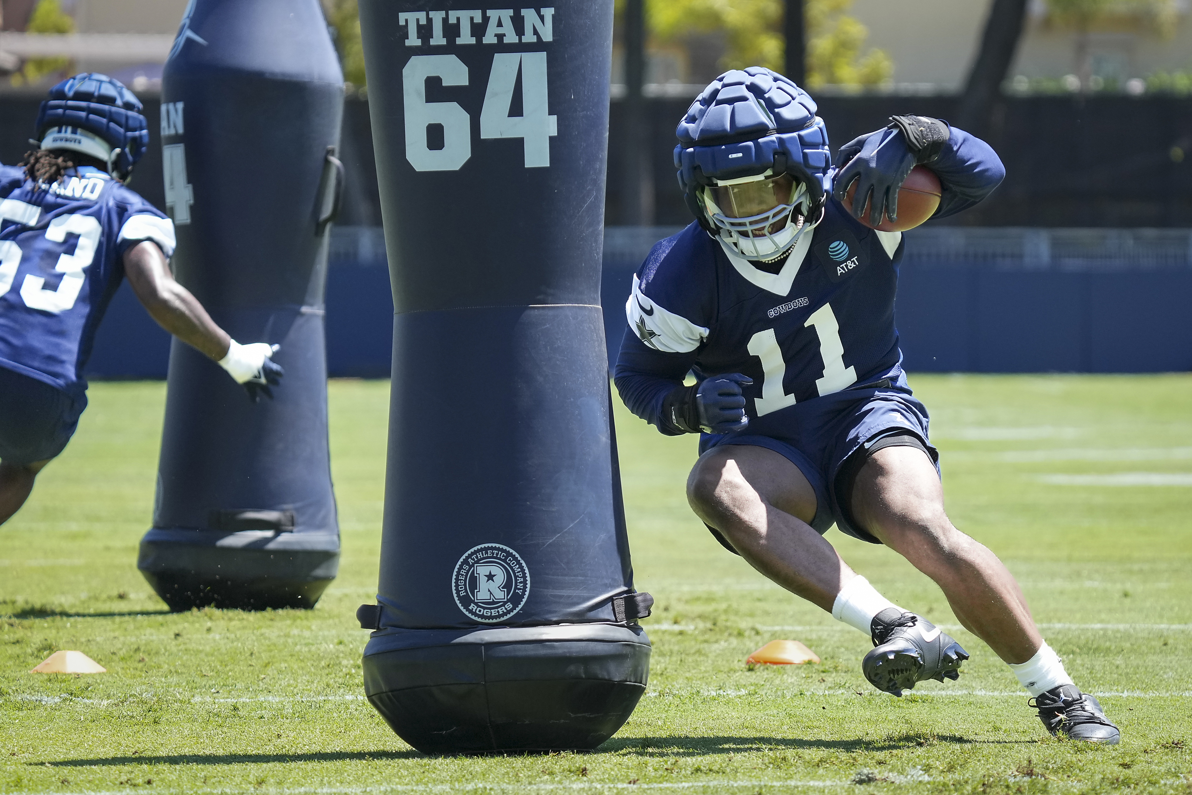 Cowboys' Micah Parsons working with former Super Bowl champion to