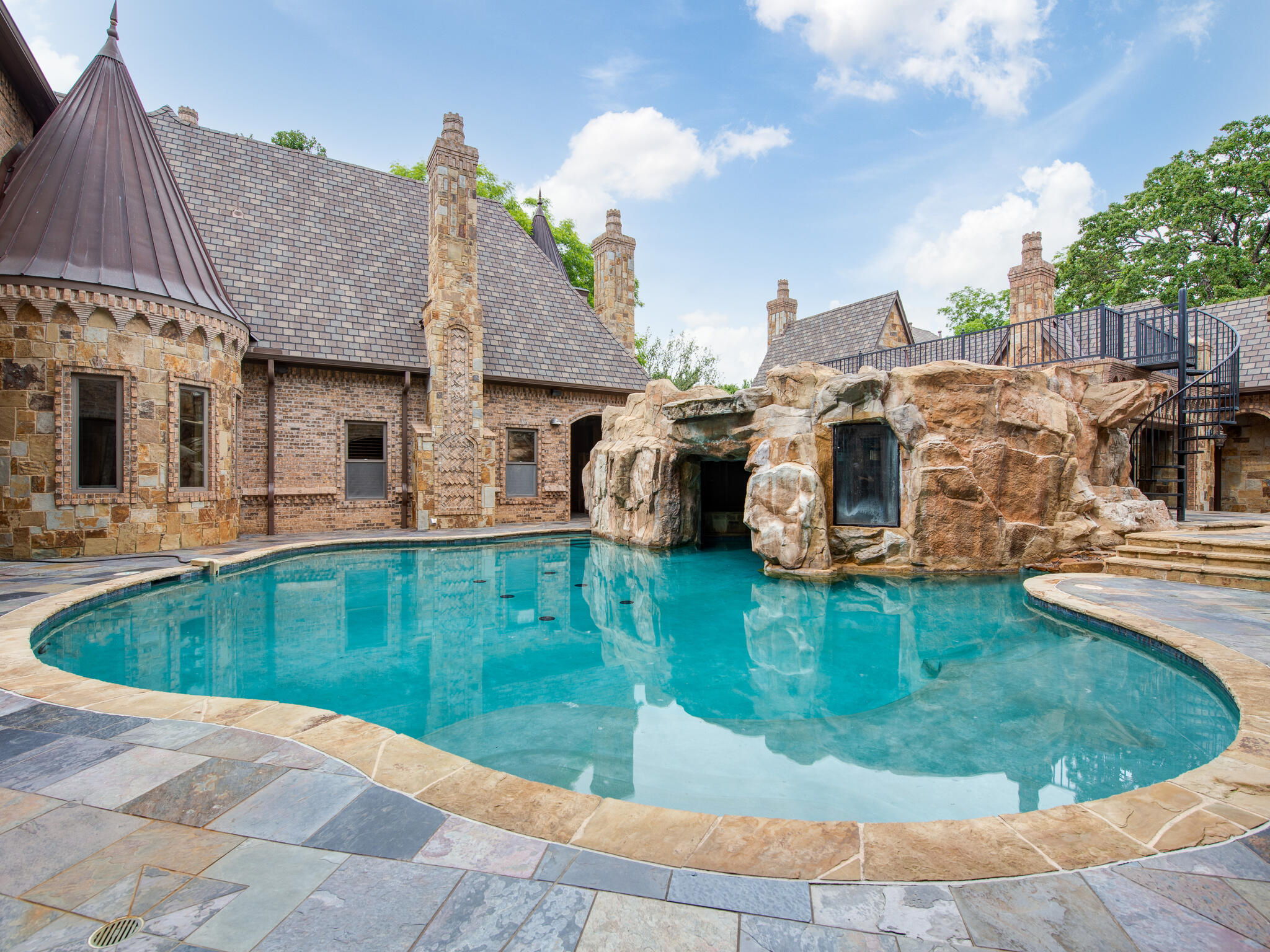 Castle Pines Chateau Hits Historic Price Point, image size:2048x1536