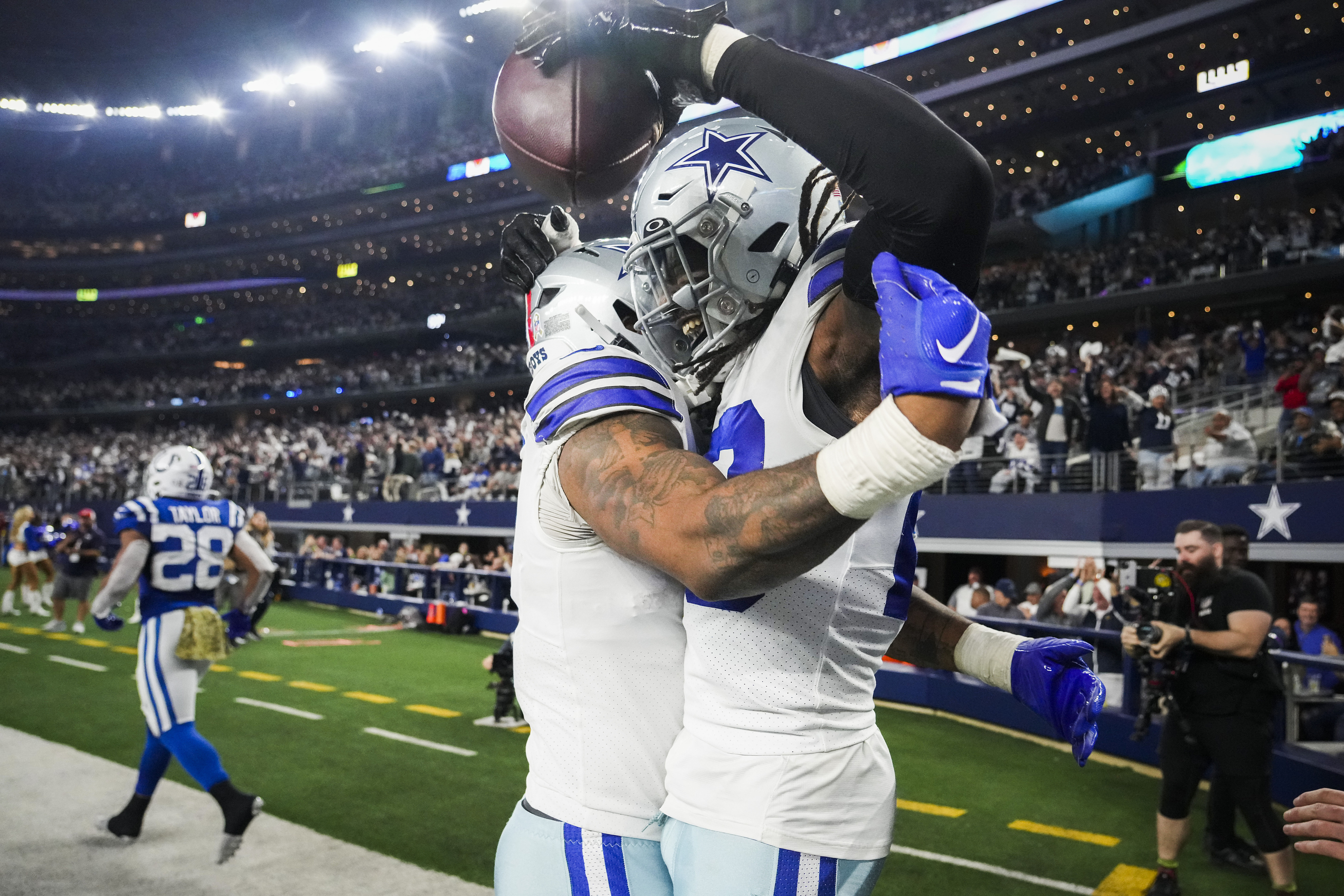 Dallas Cowboys rout turnover-plagued Indianapolis Colts, 54-19