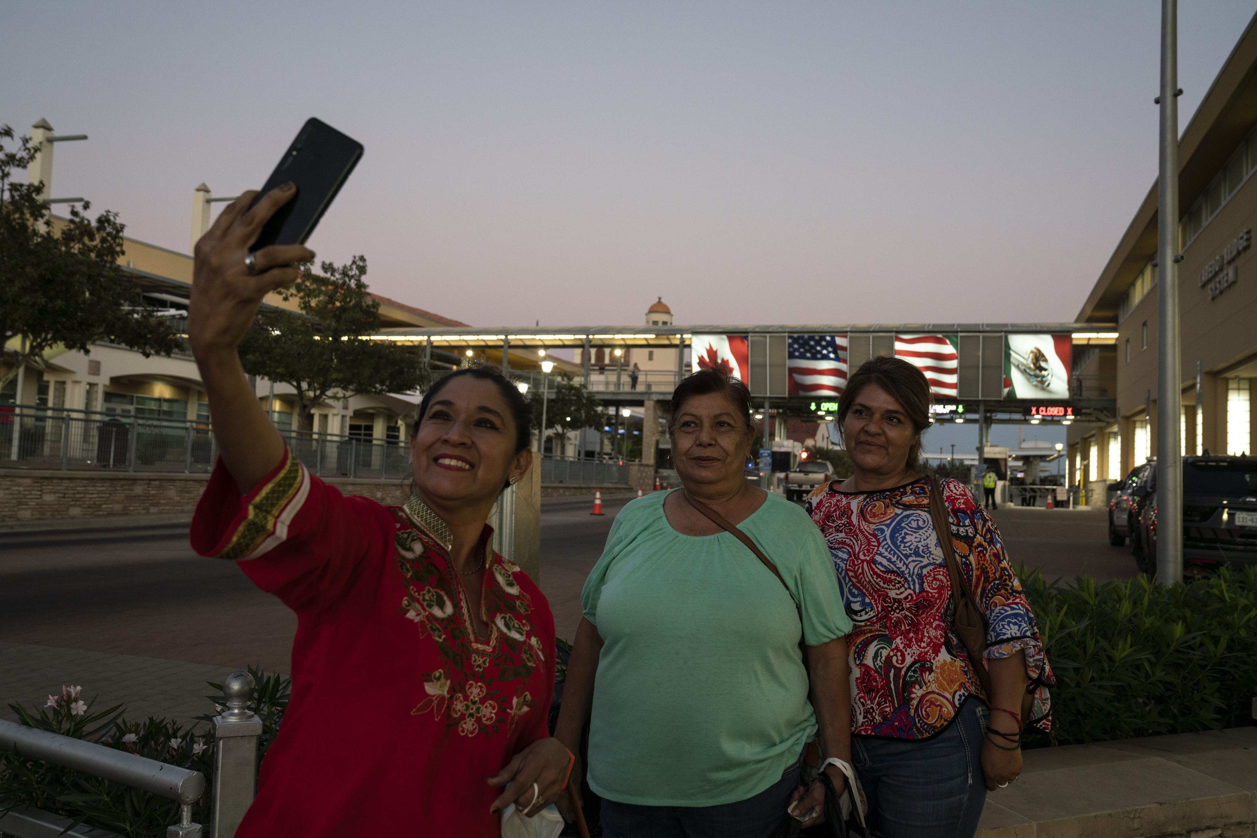 Opening of Texas-Mexico border boosts holiday retail in San Antonio