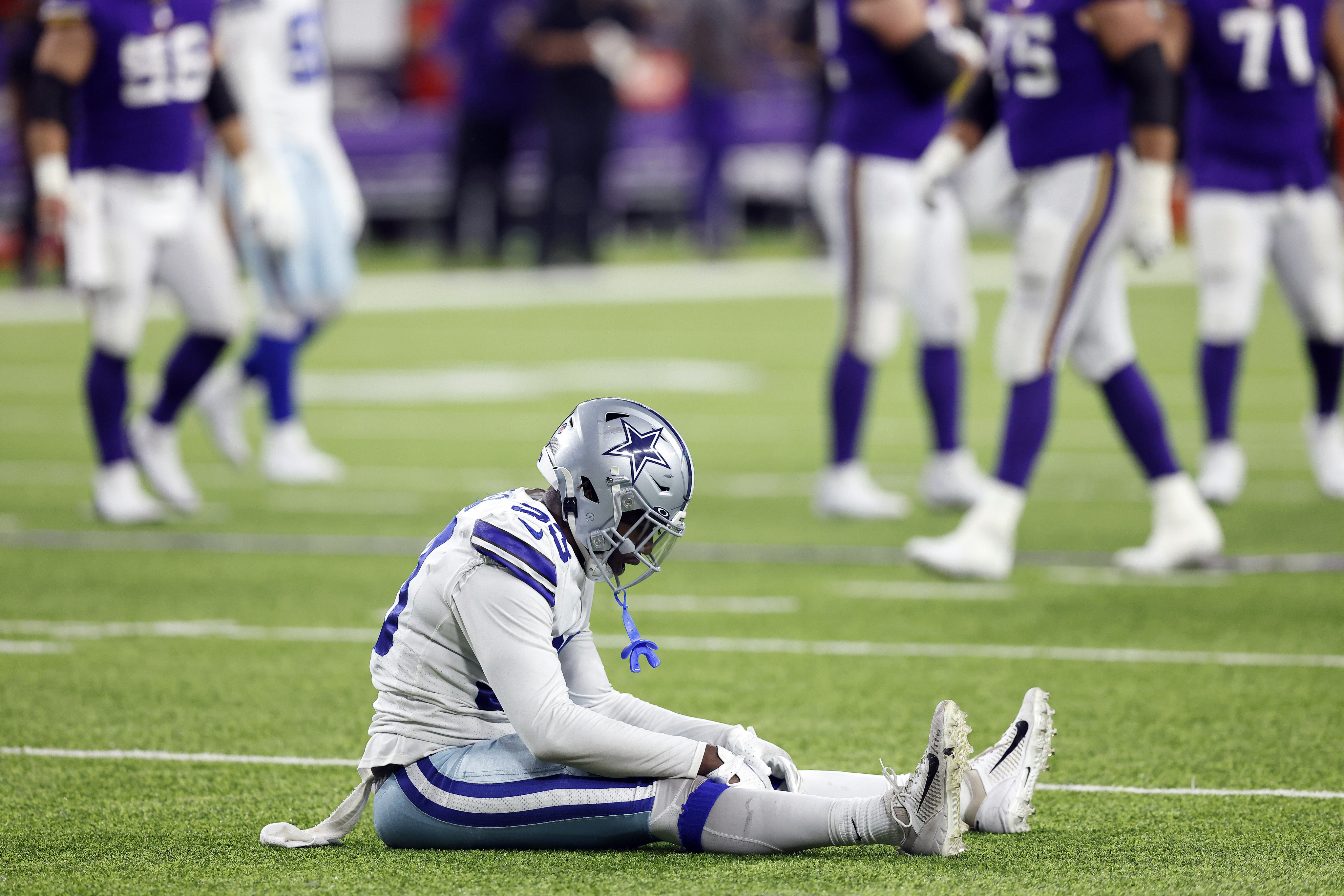 In a high-penalty performance, Cowboys defense fails to contain