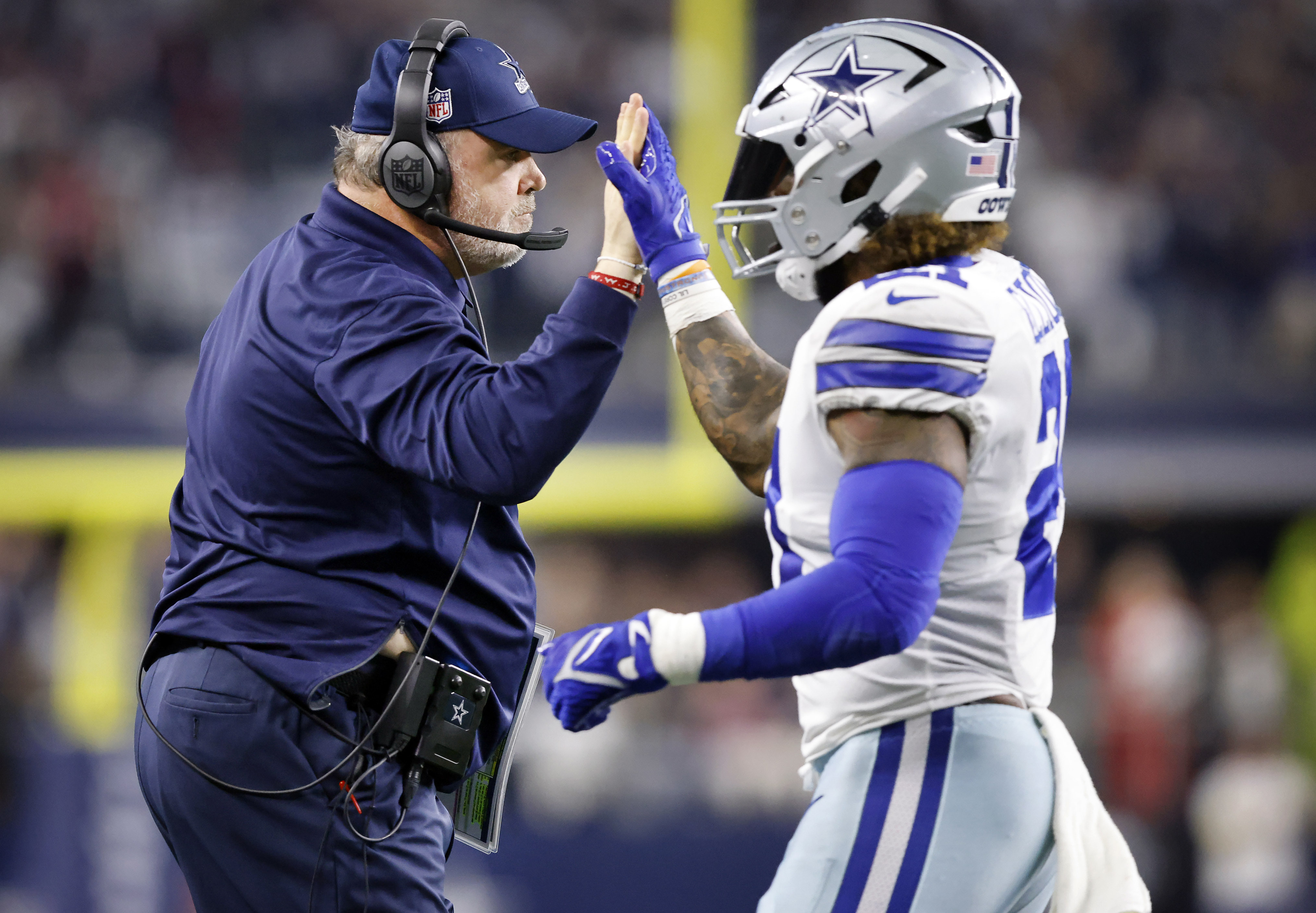 Dallas Cowboys Jerry Jones refuses to close door on possible reunion with  Ezekiel Elliott