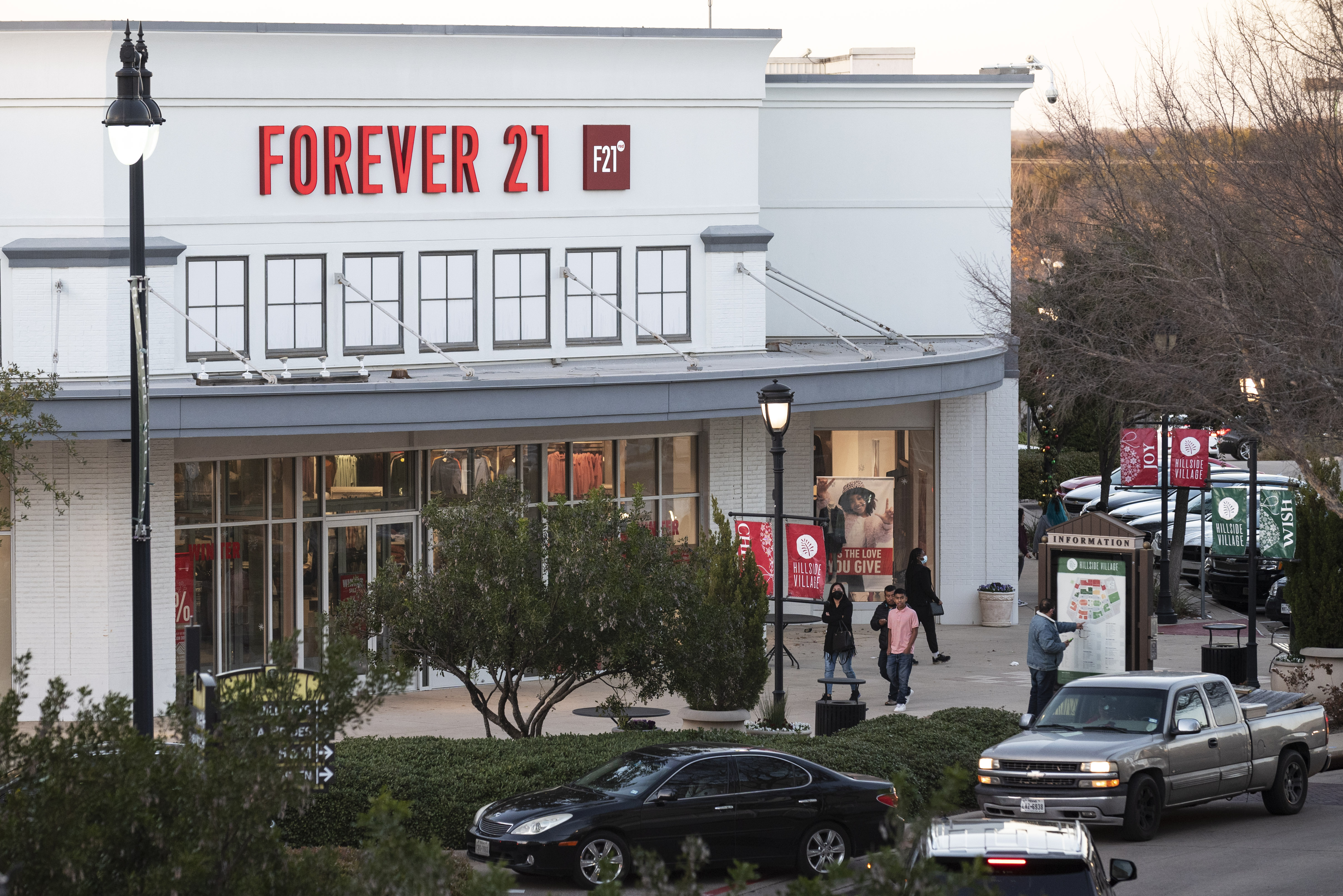 Forever 21, Aeropostale owner going public