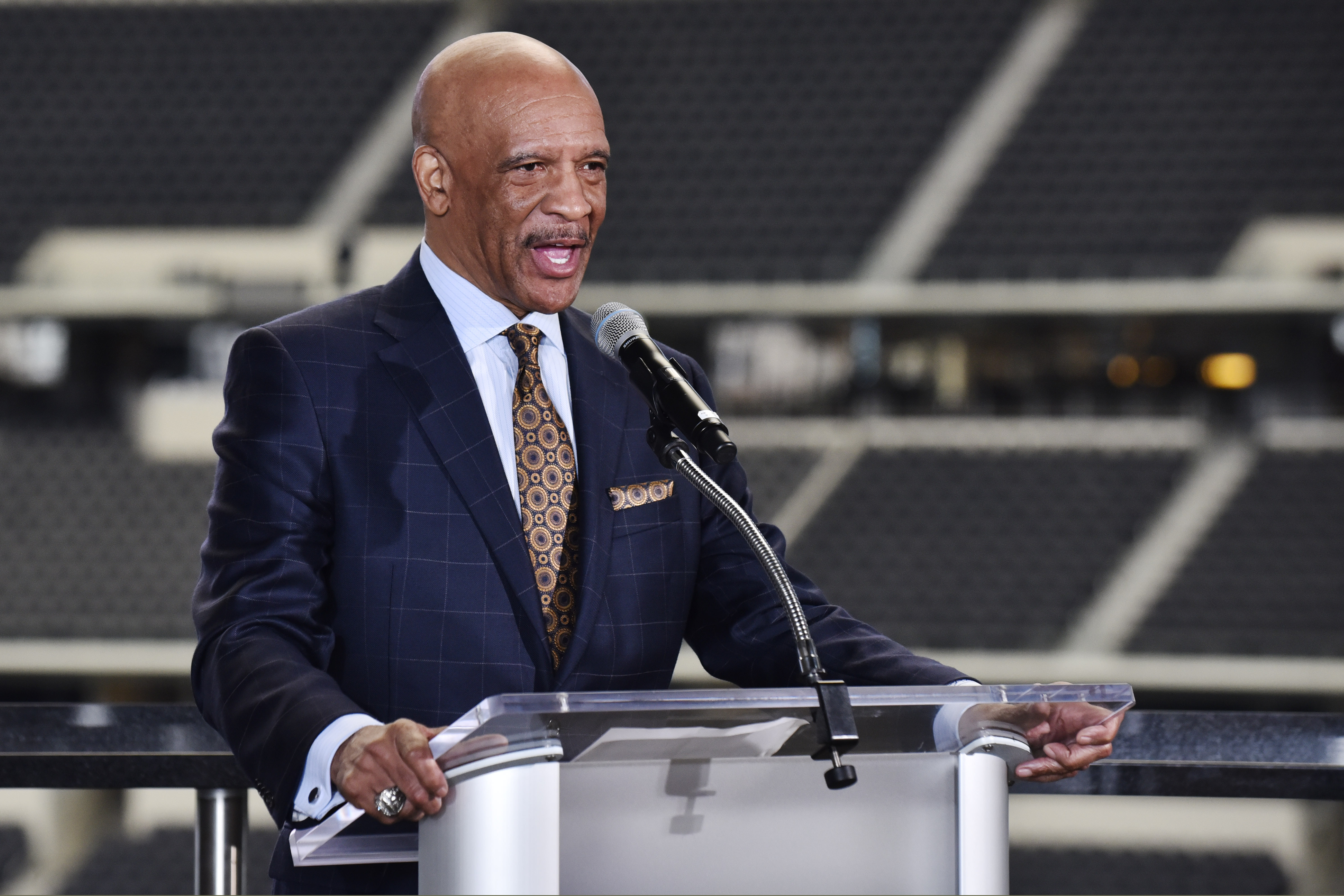 Dallas Cowboys Hall of Famers: Jimmy Johnson, Drew Pearson join Cowboy  legends