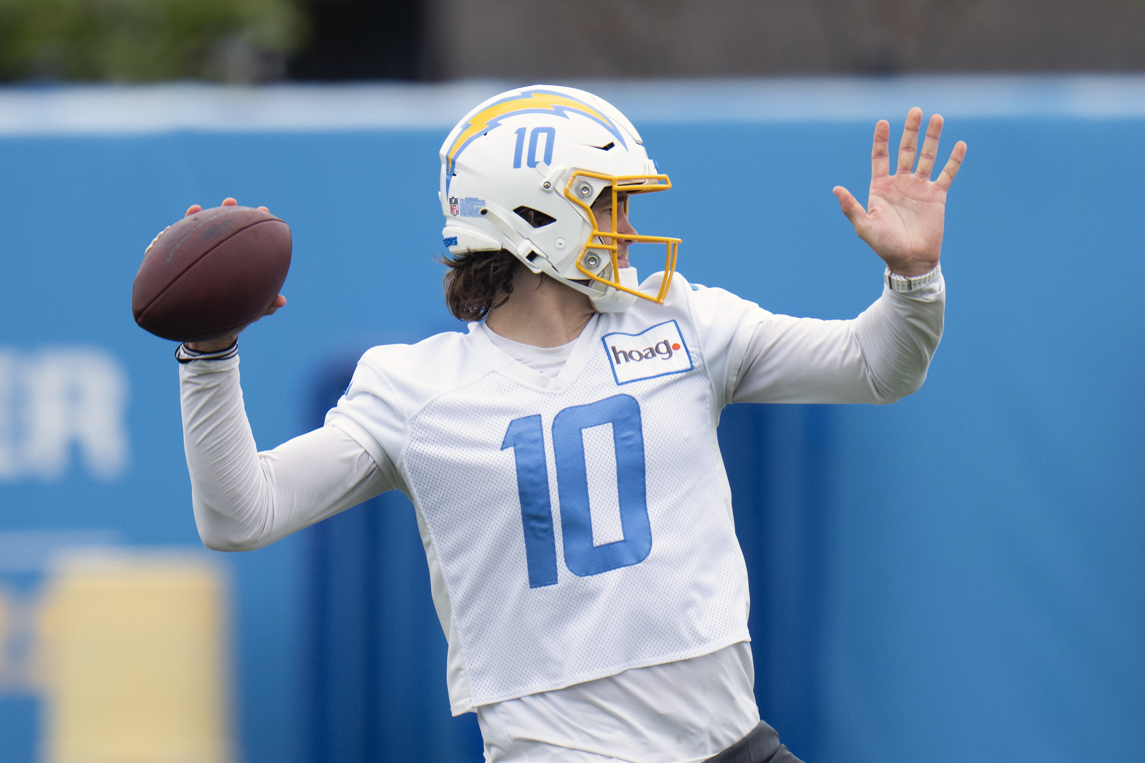 Chargers QB Justin Herbert looks totally different after first