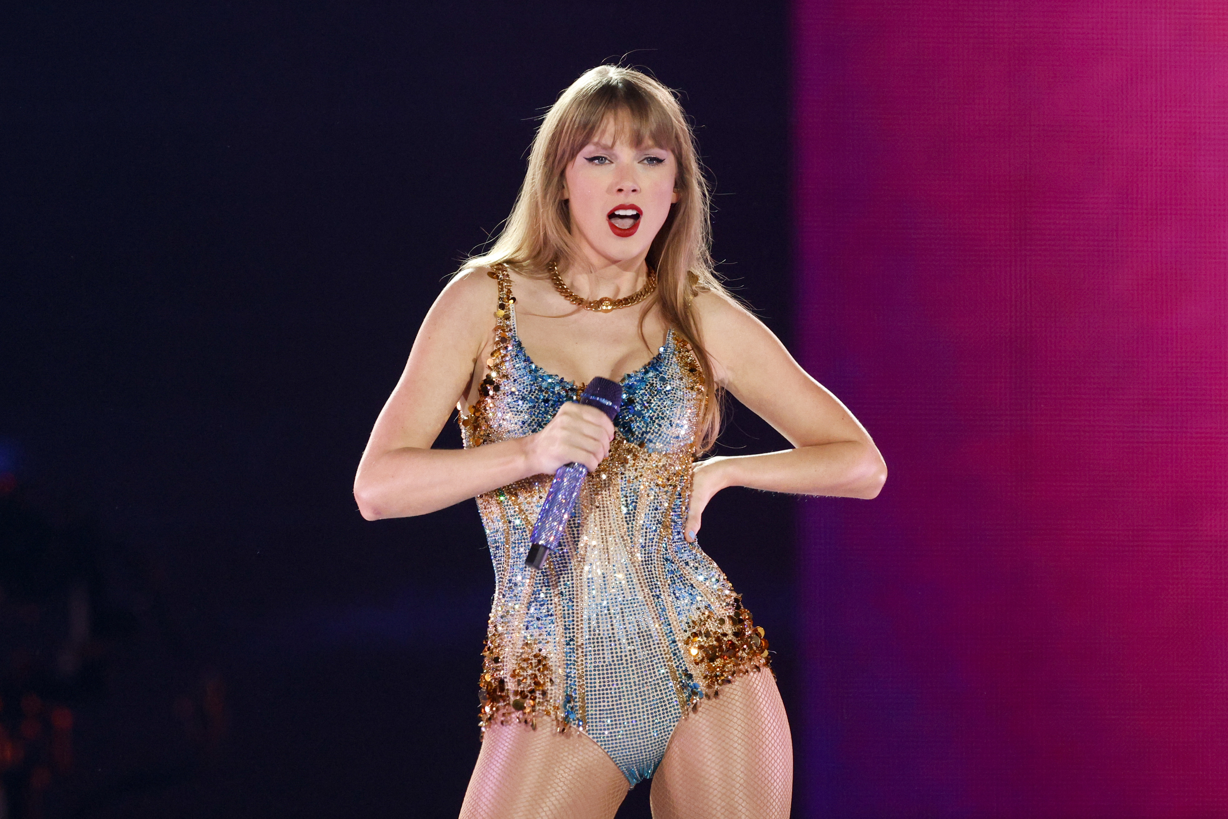 Taylor Swift gives AT&T Stadium a marathon show on night one of her 'Eras  Tour' stop
