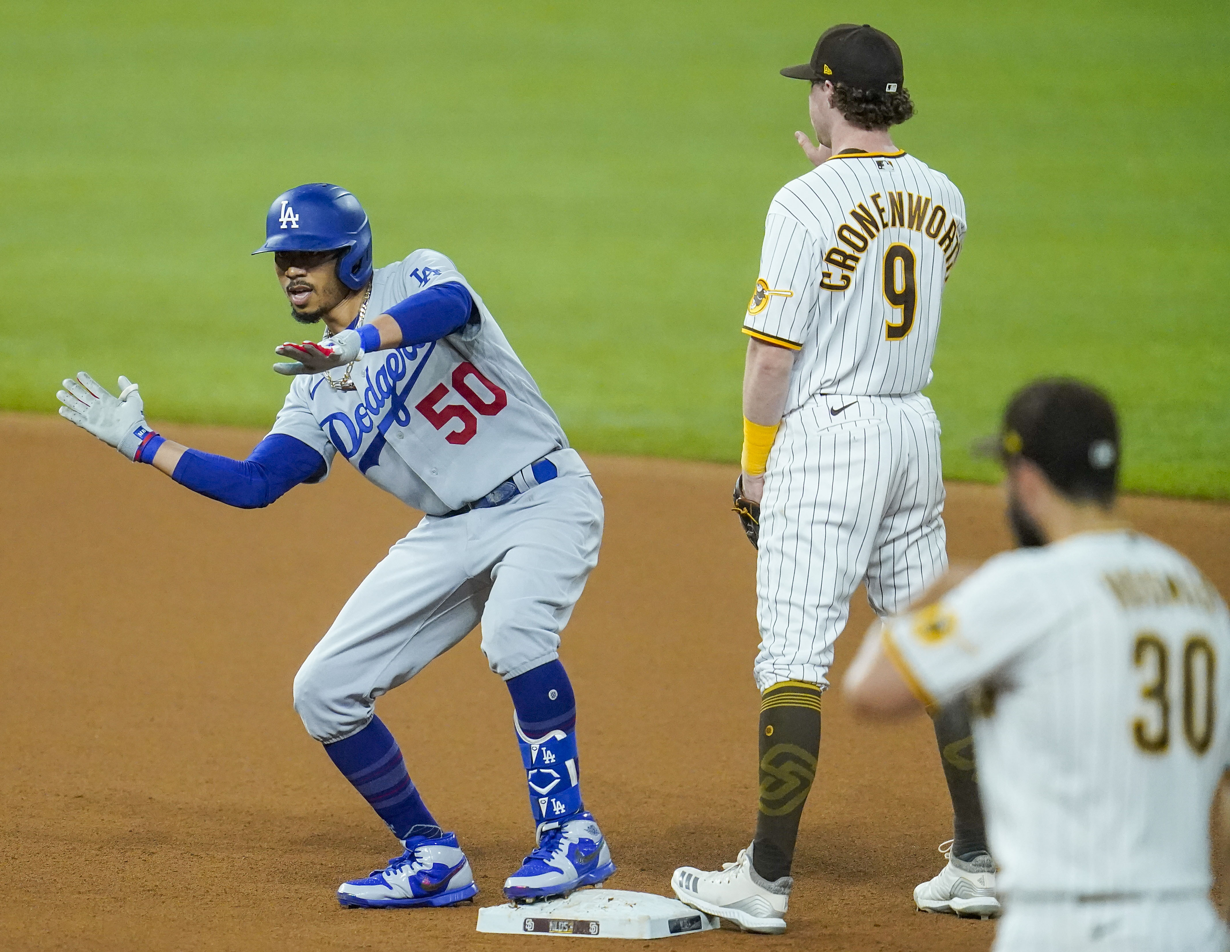 Dodgers cruise to 12-3 win in Game 3 of NLDS, sweep Padres to face