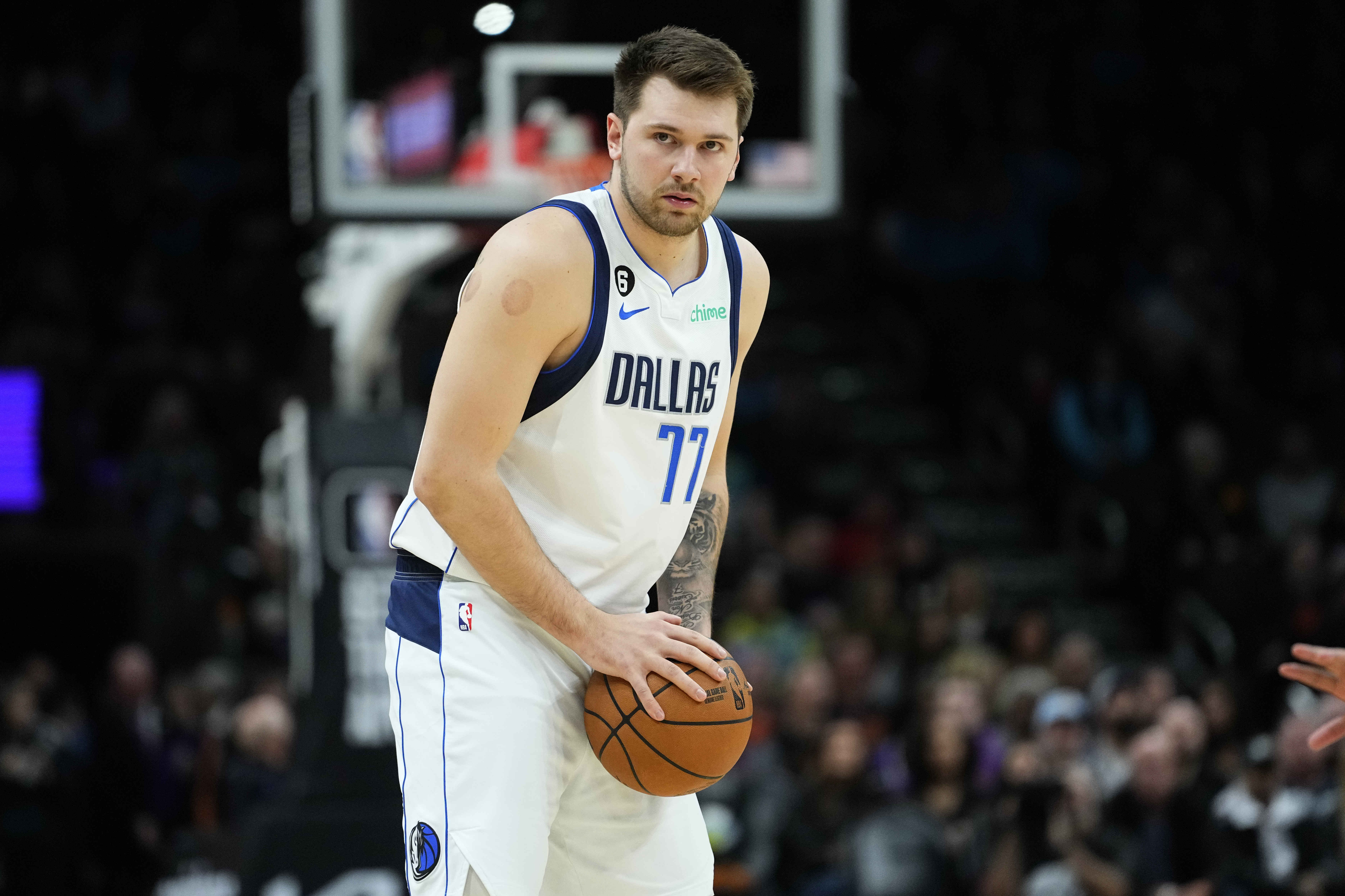 Mavs star Doncic injures heel on fall, out against Pelicans