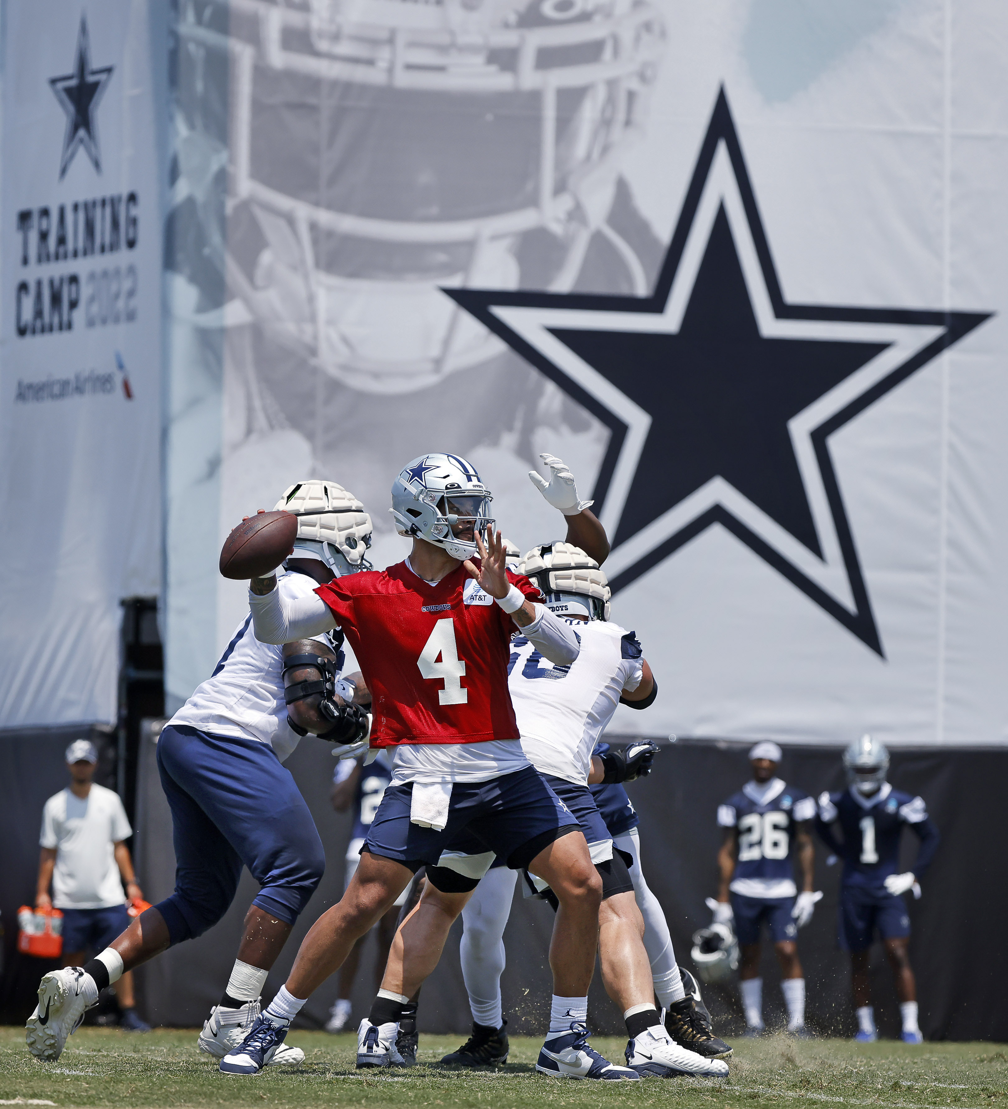 Cowboys training camp photos: Dalton Schultz father-son time and more from  Thursday's practice