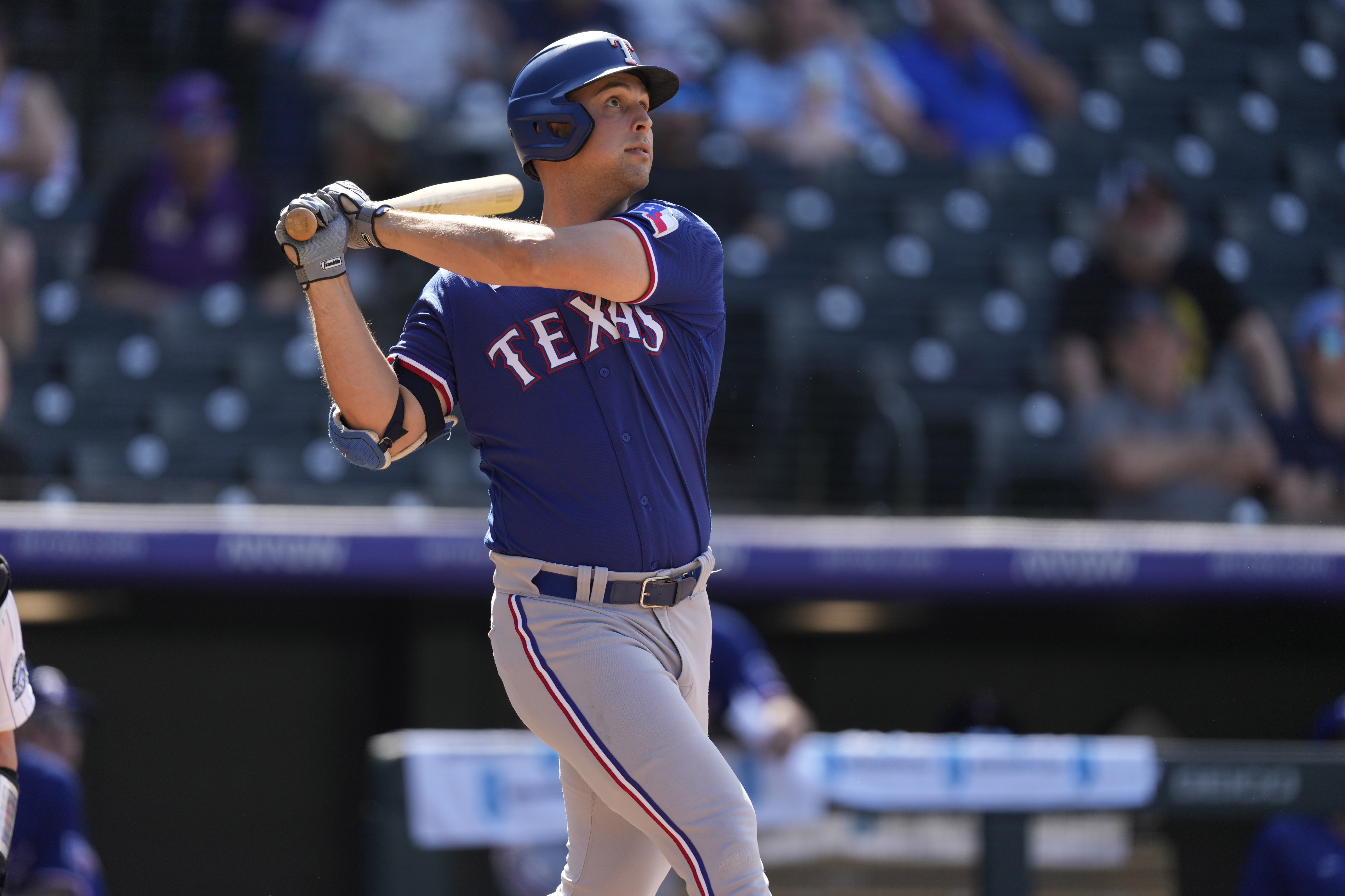 Rangers' Nathaniel Lowe on his offensive numbers in 2022, winning Silver  Slugger award