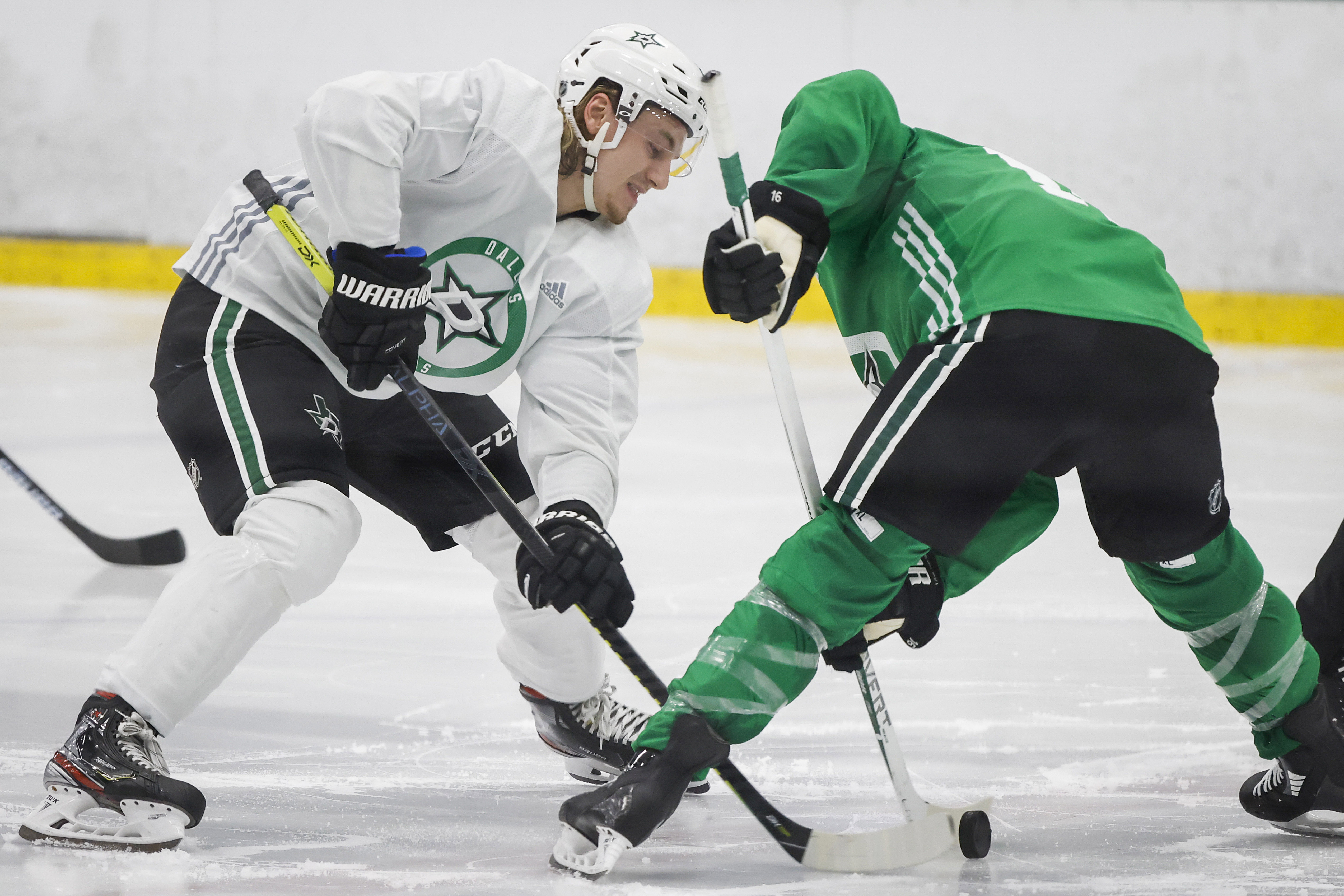 Jason Robertson absent from Stars training camp