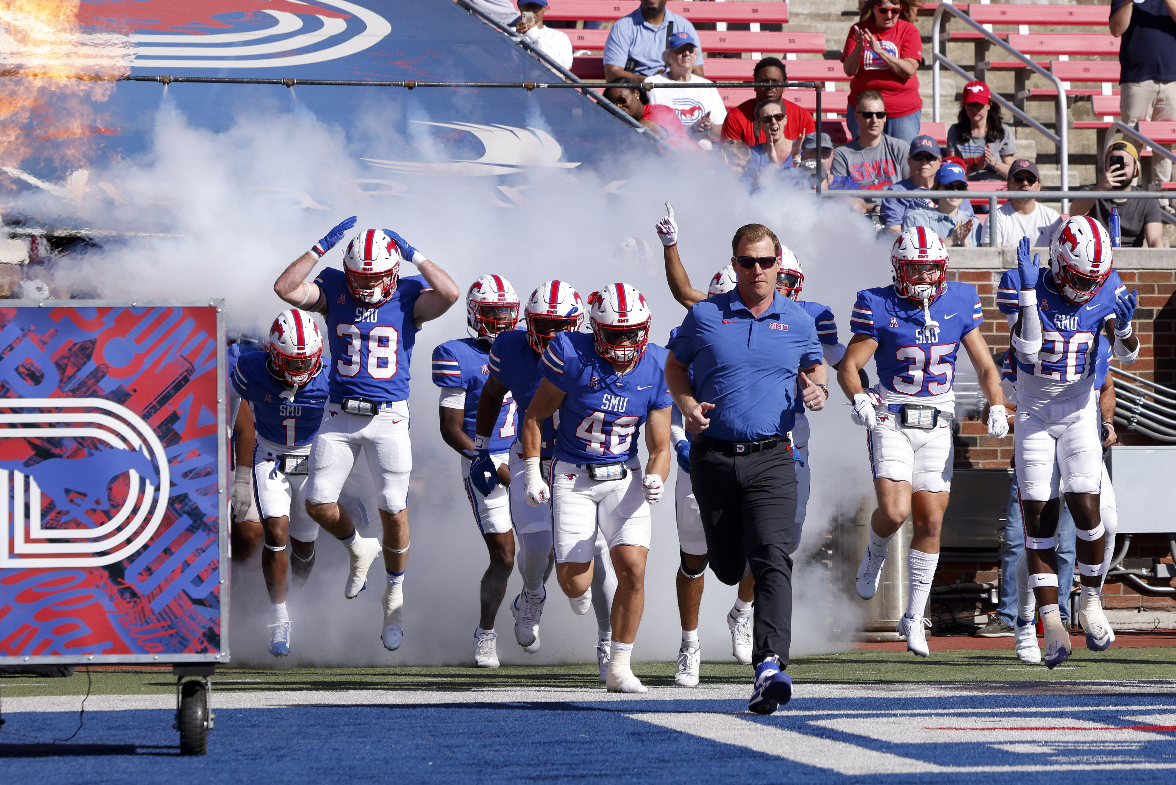 SMUCincinnati photos Mustangs celebrate late TD, Preston Stone enters