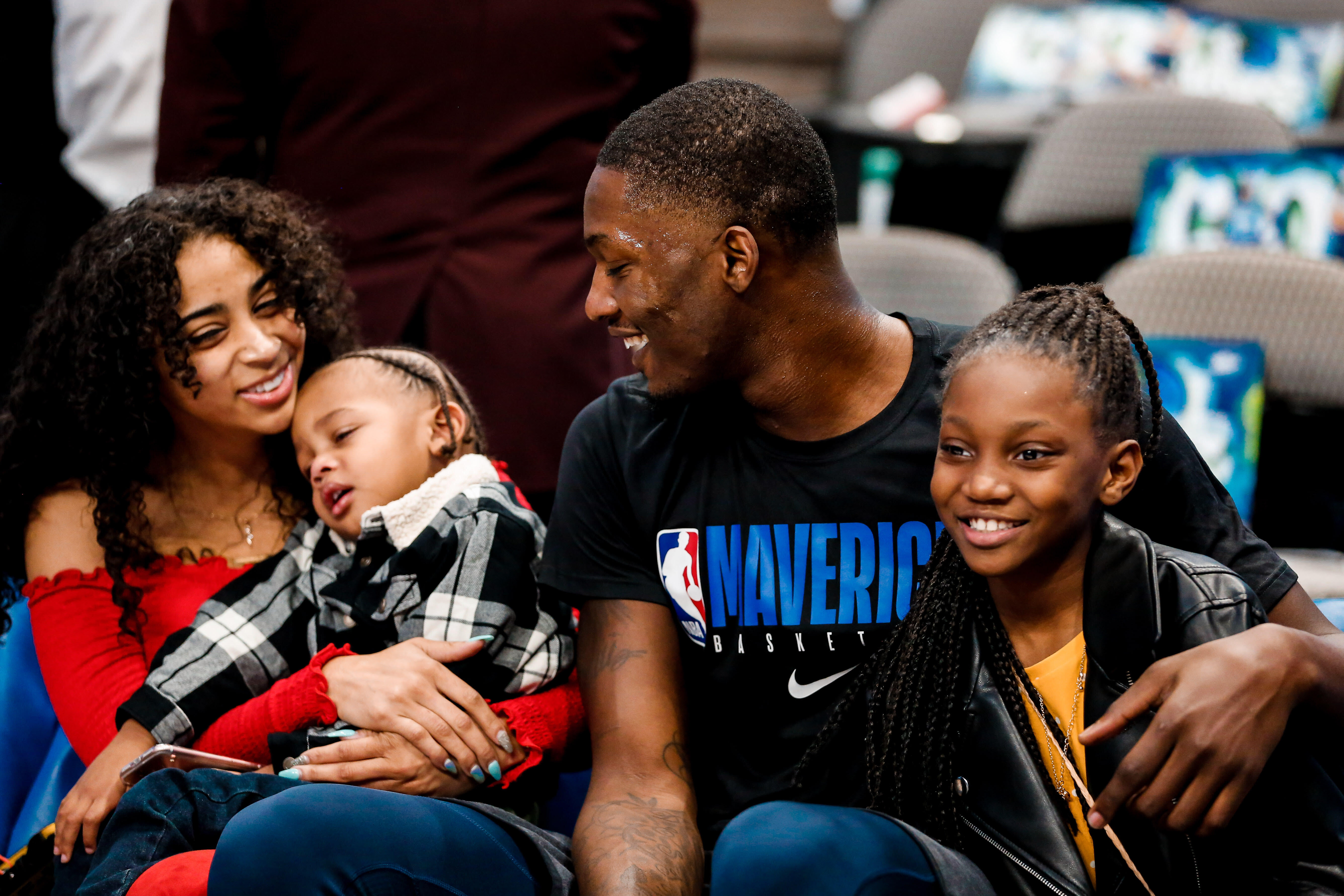 COVID-19, 4-day power outage, baby on the way: Dorian Finney-Smith leads  Mavs in off-court chaos