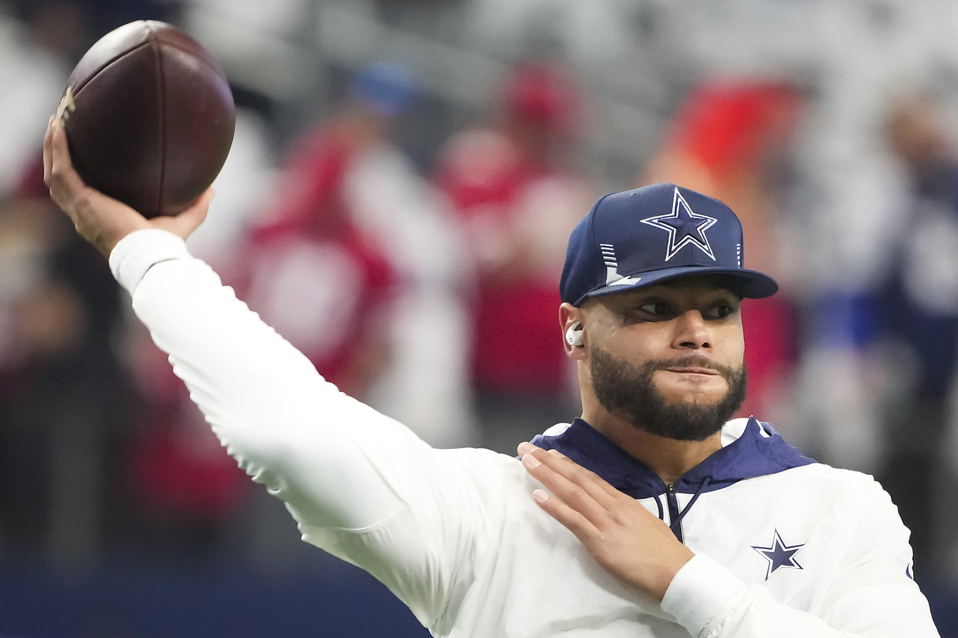 Dak Prescott stops by Las Colinas restaurant to talk shop, pick up $20k  check for charity