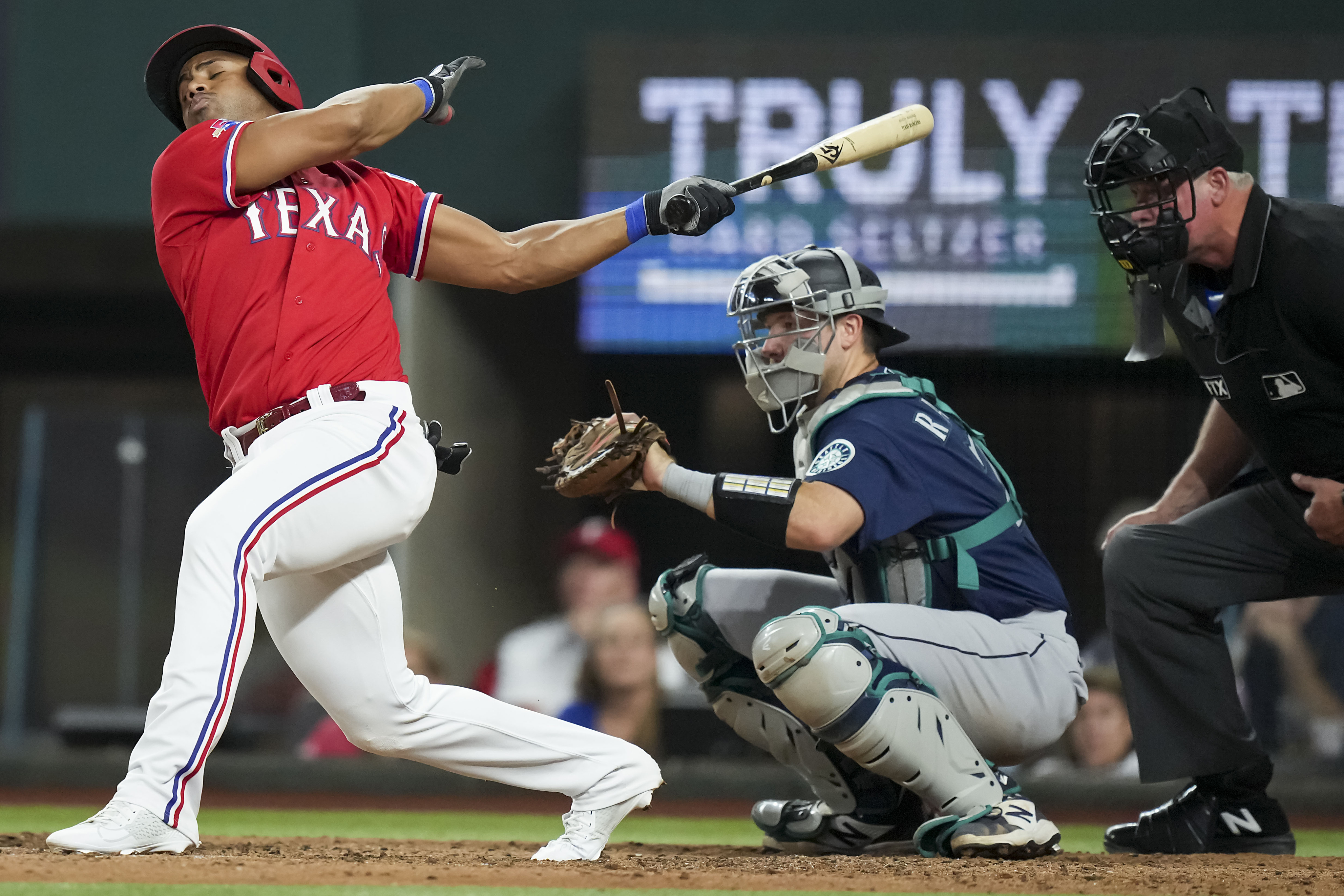 Suarez'd: Rangers fall to Mariners behind go-ahead 9th-inning home run