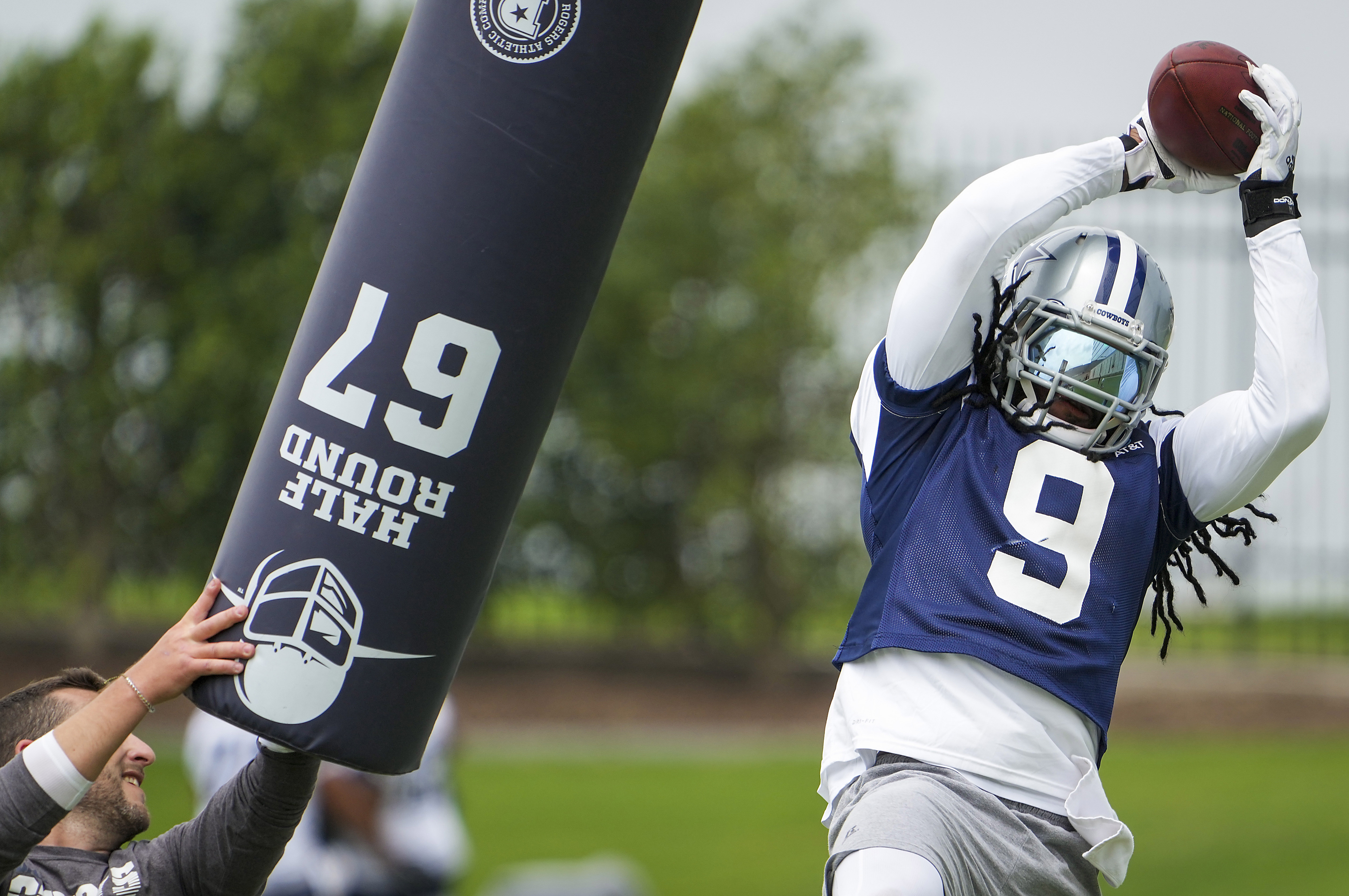 Cowboys LBs Jaylon Smith, Leighton Vander Esch saw significantly fewer  snaps in Dallas' loss to Bucs