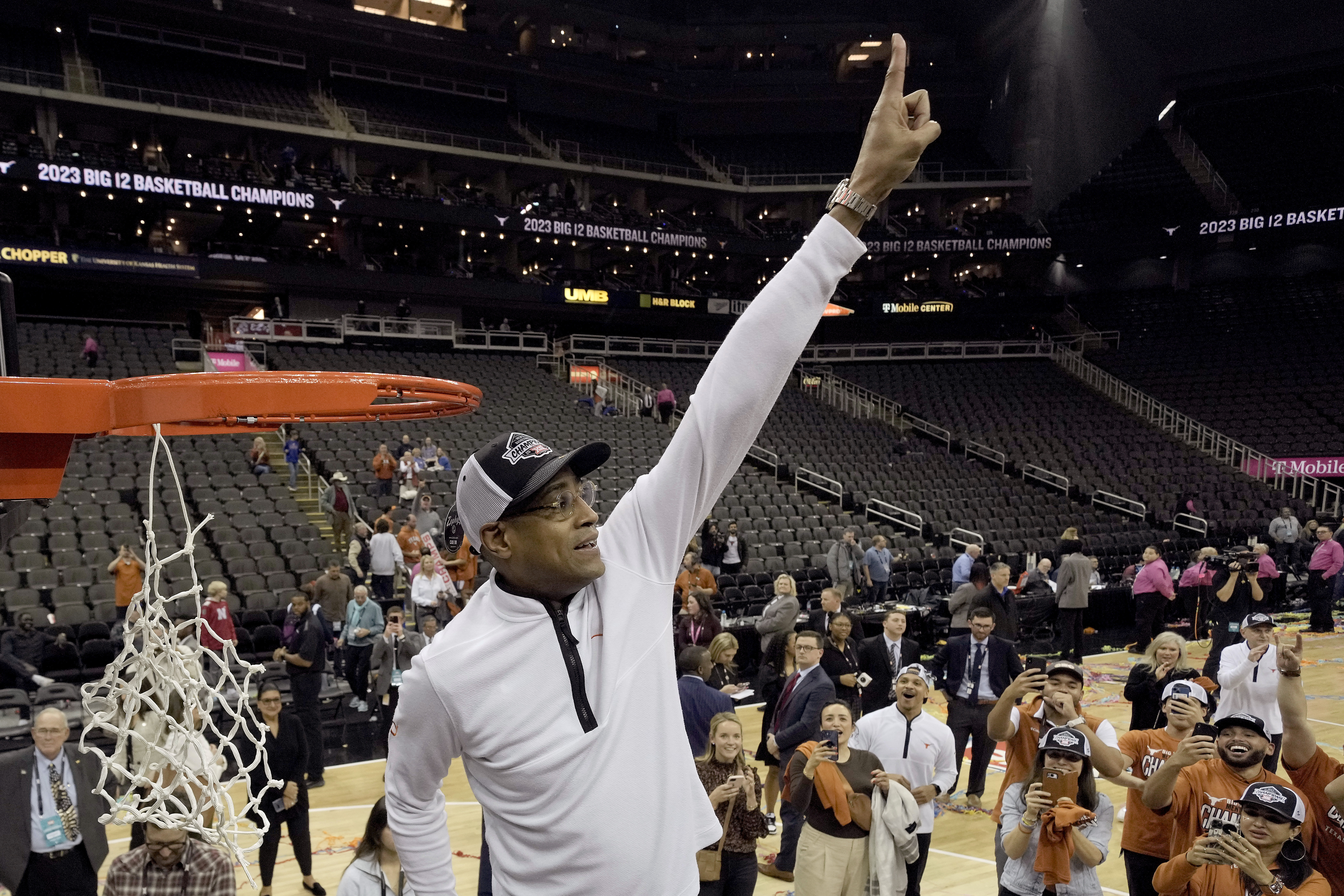 Texas coach Rodney Terry continues to impress, capturing Big 12  Championship over Kansas