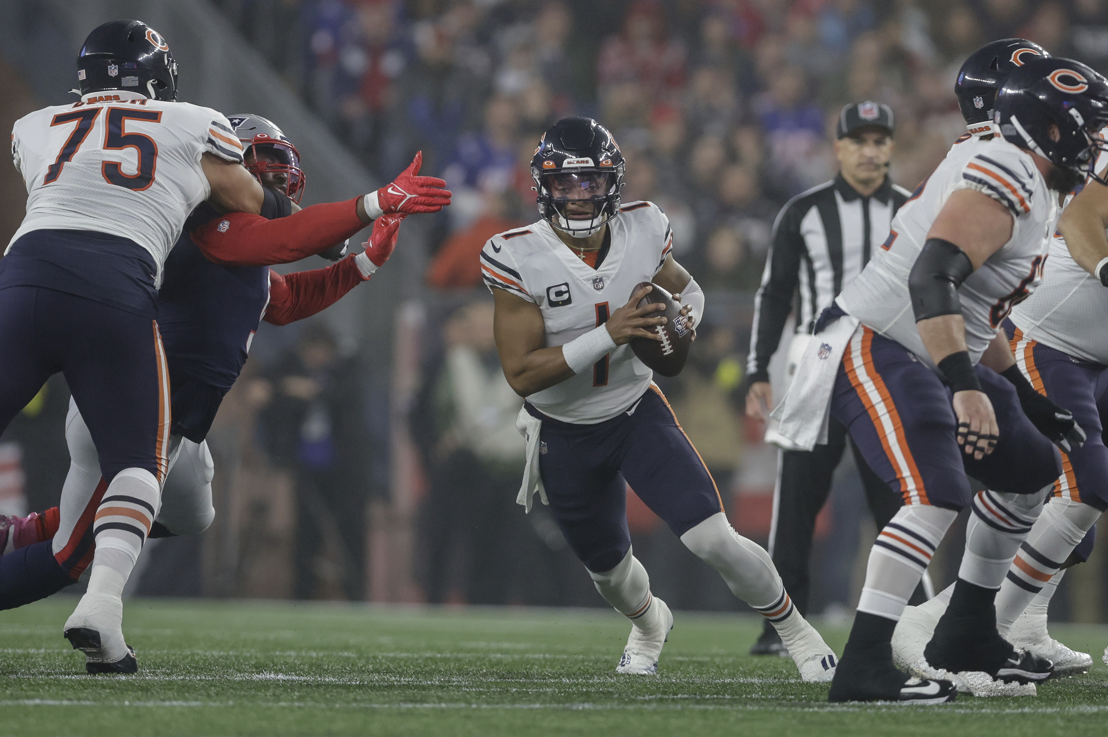 Justin Fields shines again in Chicago Bears' defeat in Dallas