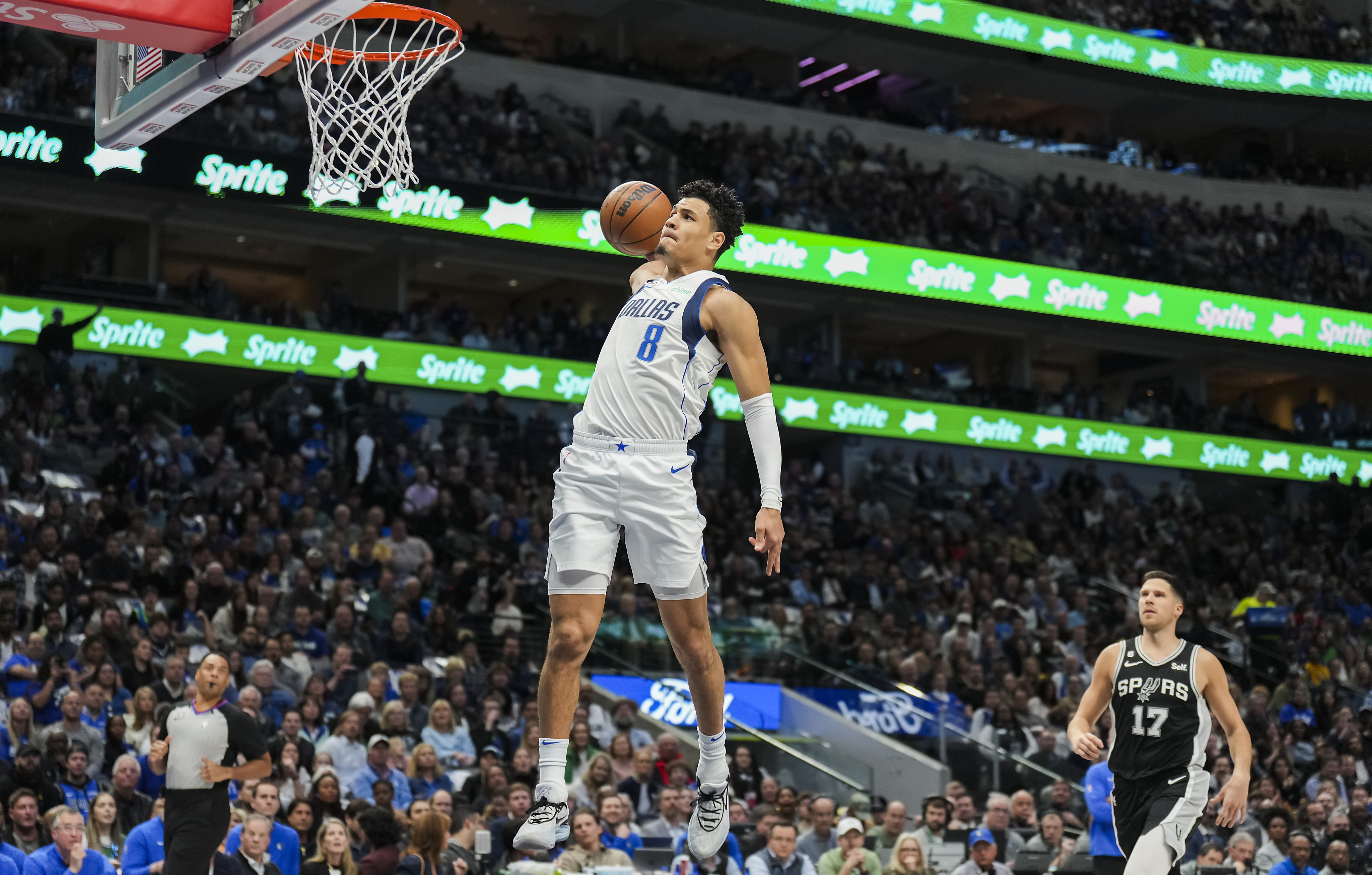 Travis Scott, Reggie Jackson, Luka Doncic turn out for Rangers-Astros game 4