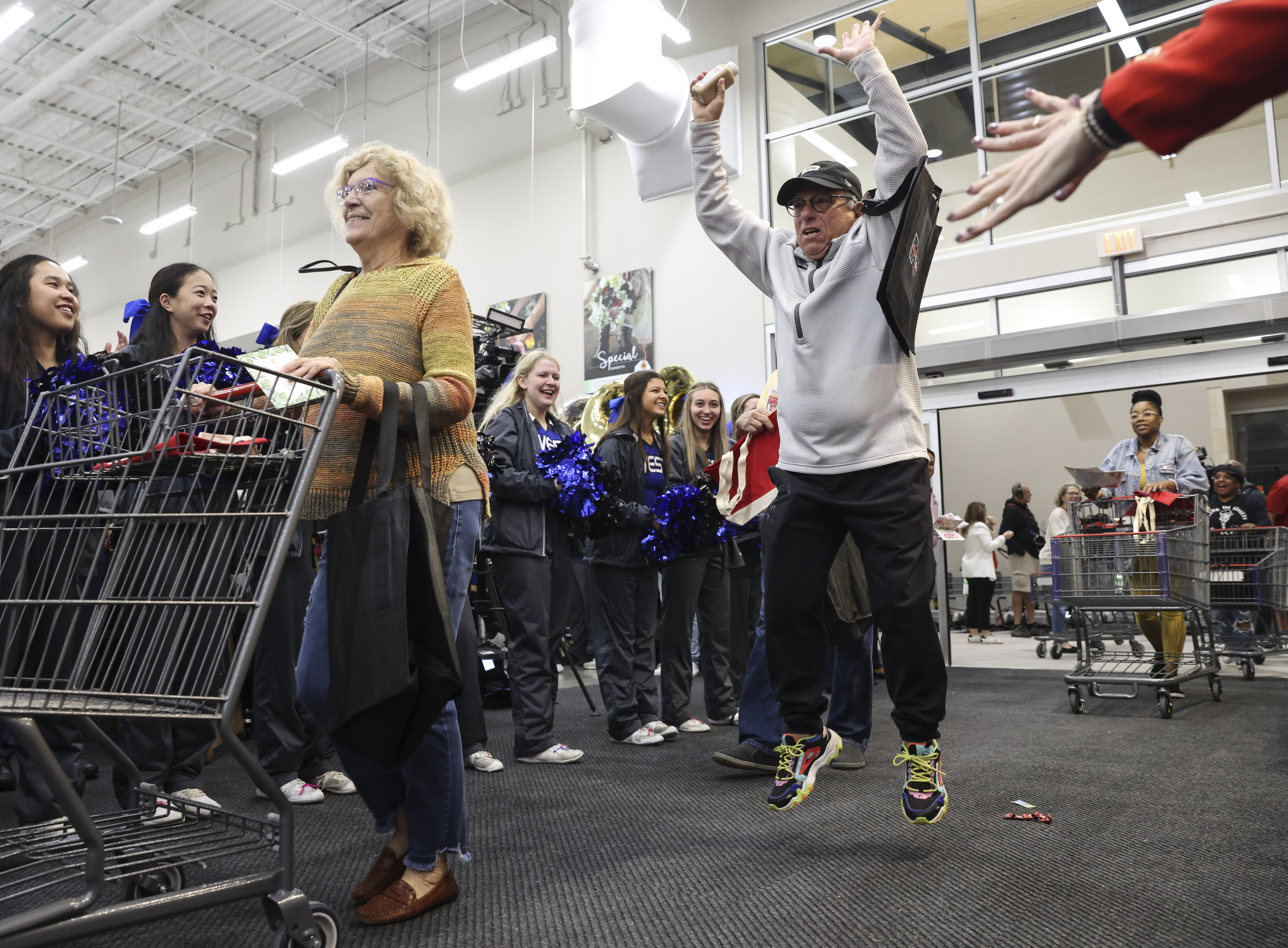 Plano's first H-E-B grocery store opens to a line of shoppers