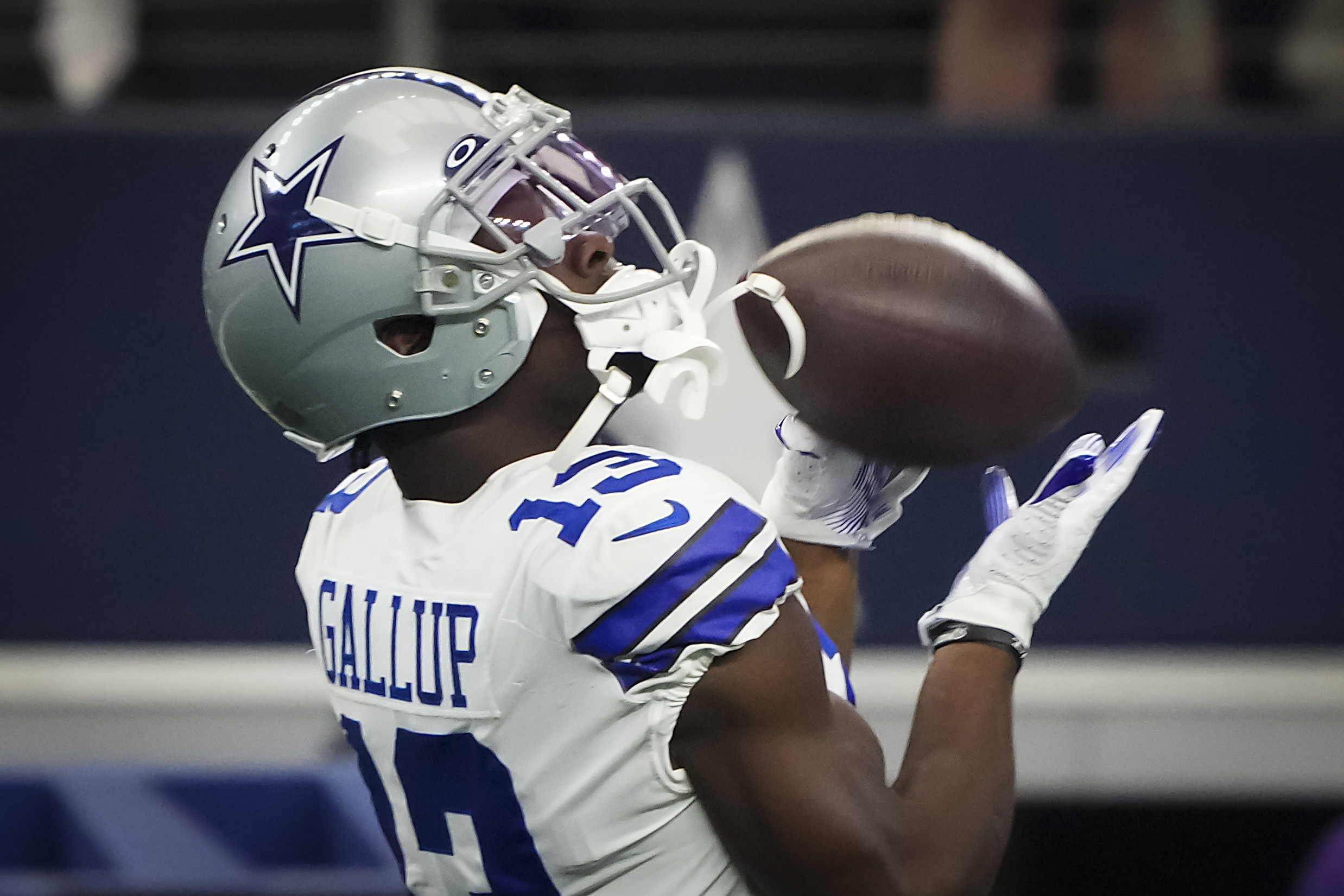 WATCH: Cowboys WR Gallup injures knee on insane TD catch