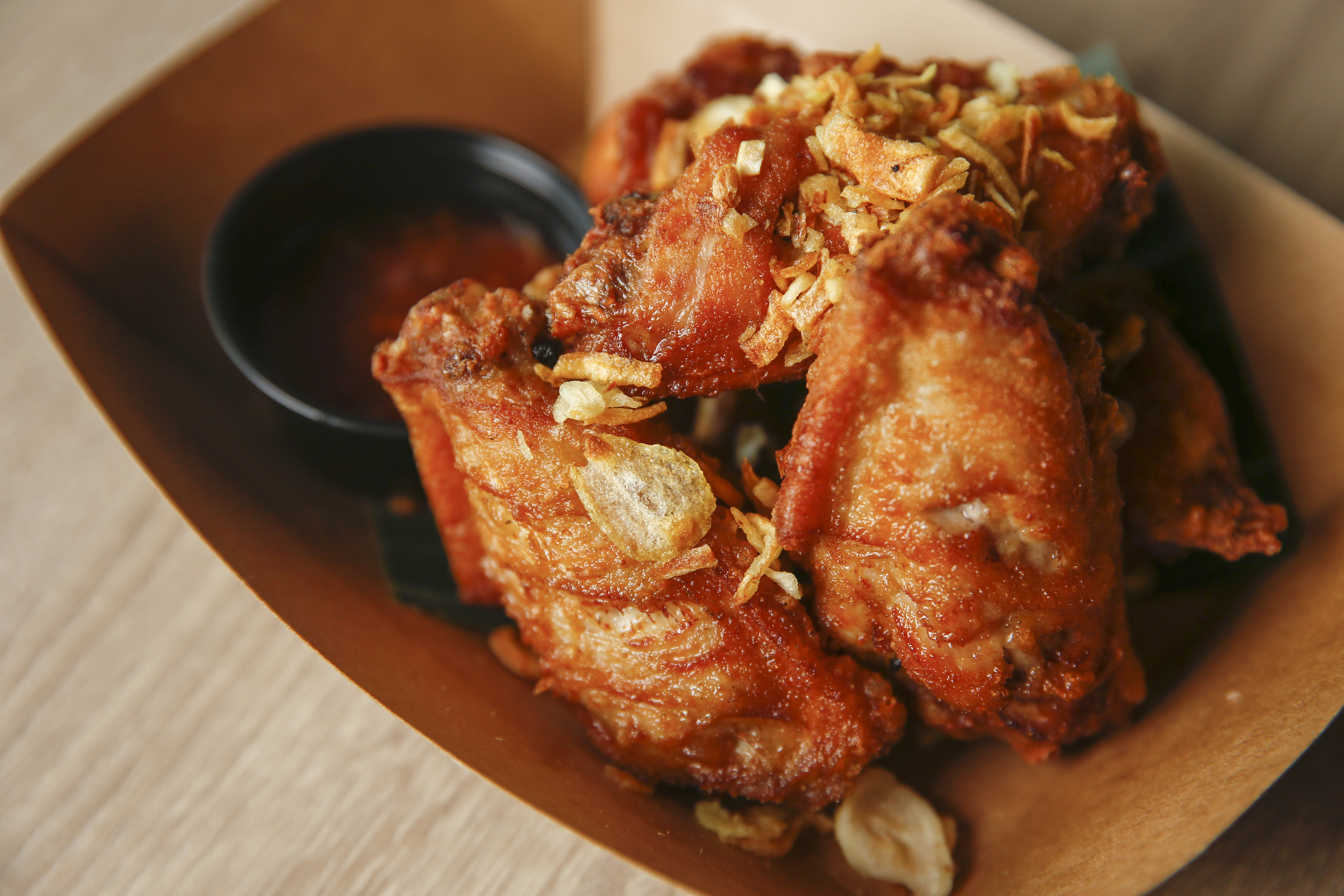 Por qué las alitas de pollo son más caras en restaurantes de Dallas