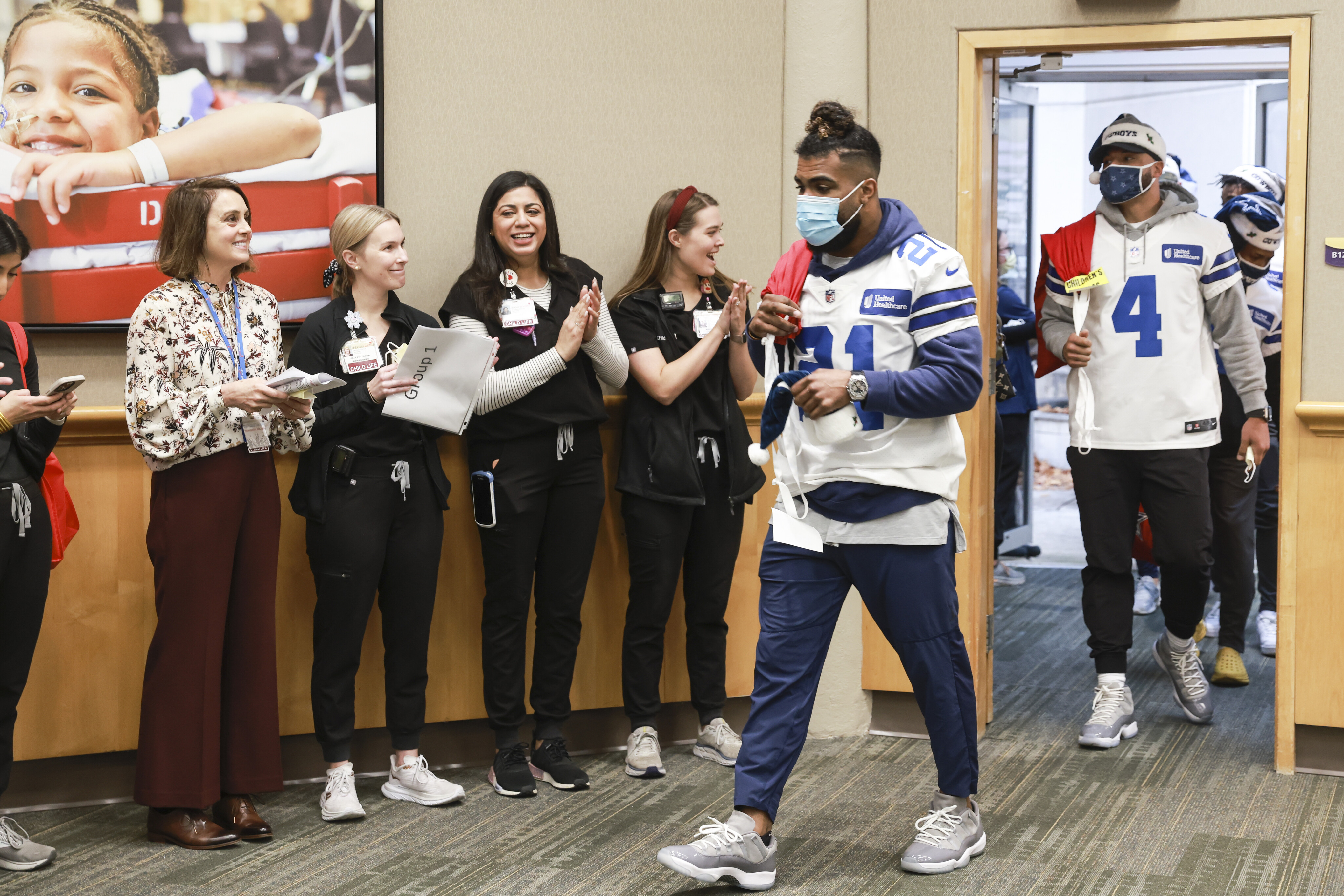 Dallas Morning News: Cowboys players rekindle holiday tradition, visit  local children's hospitals