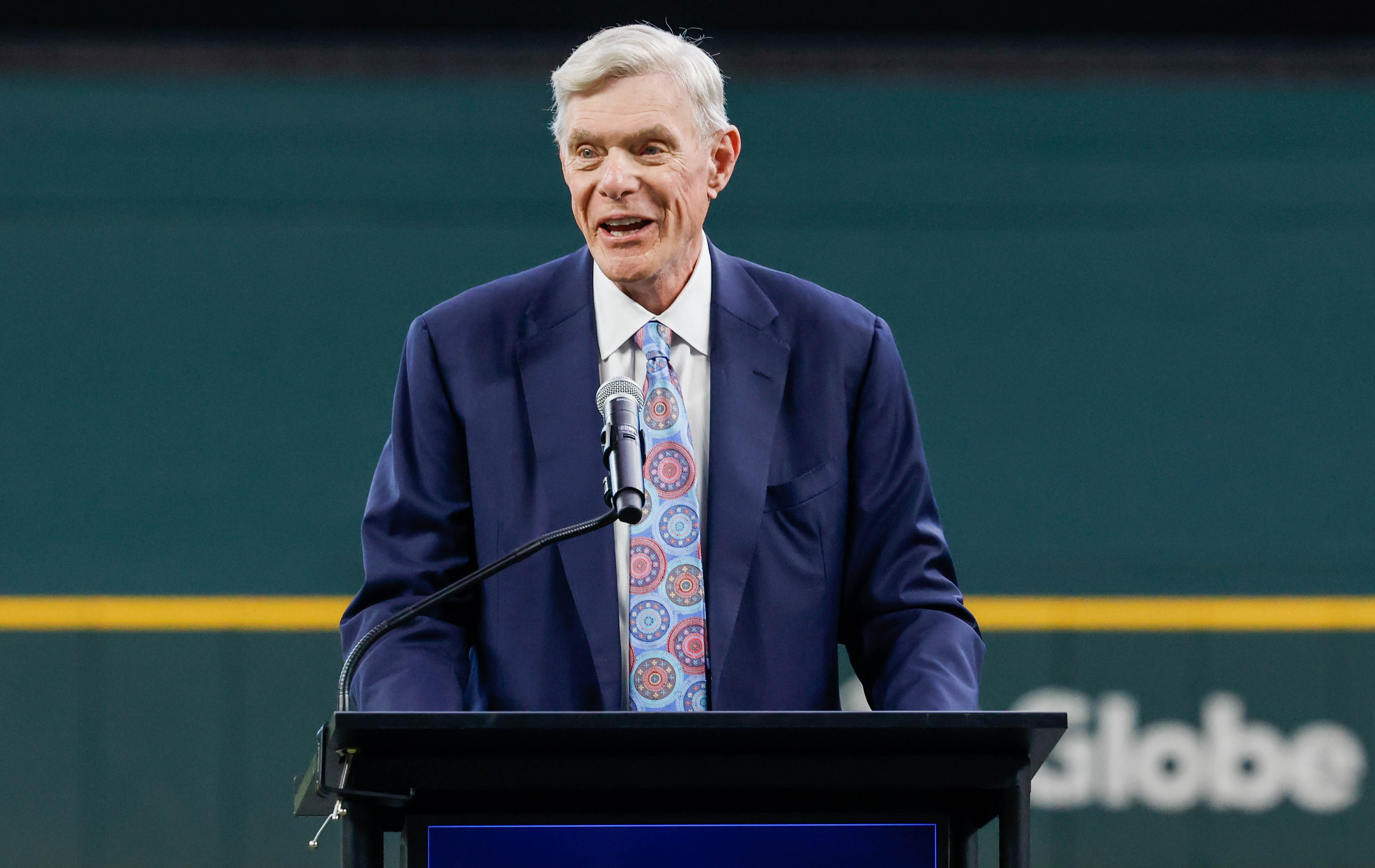 Rob Manfred, Rangers legends reveal 2024 MLB All-Star Game logo at