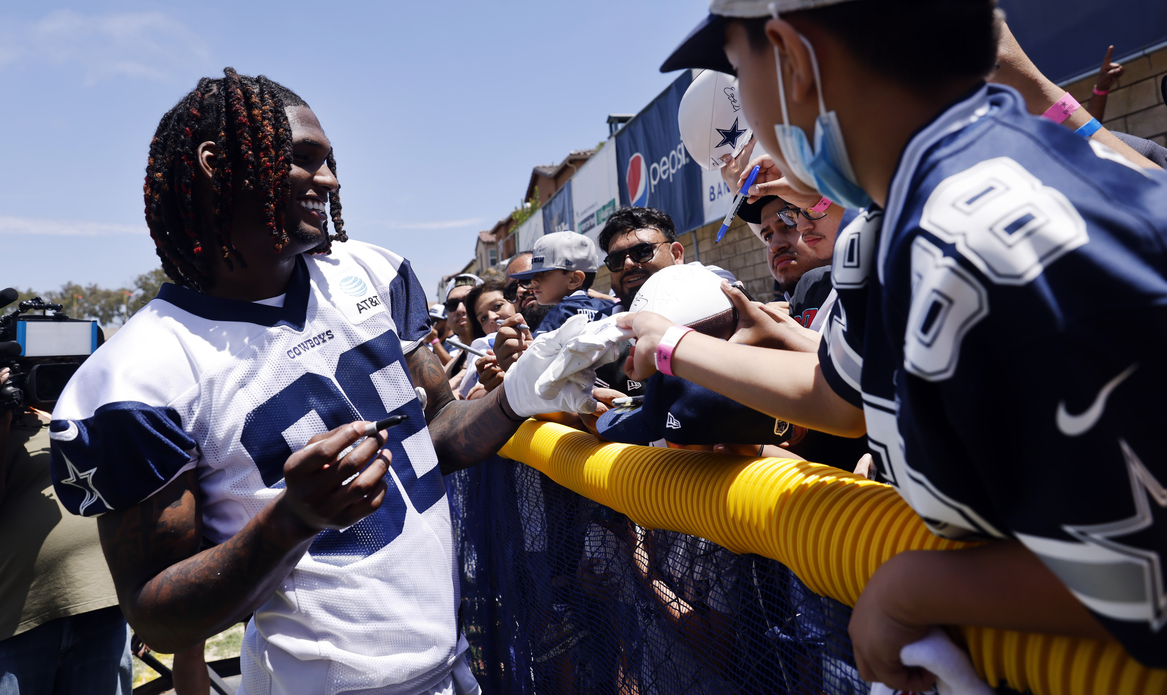 Cowboys WR CeeDee Lamb misses practice vs. Chargers with foot issue