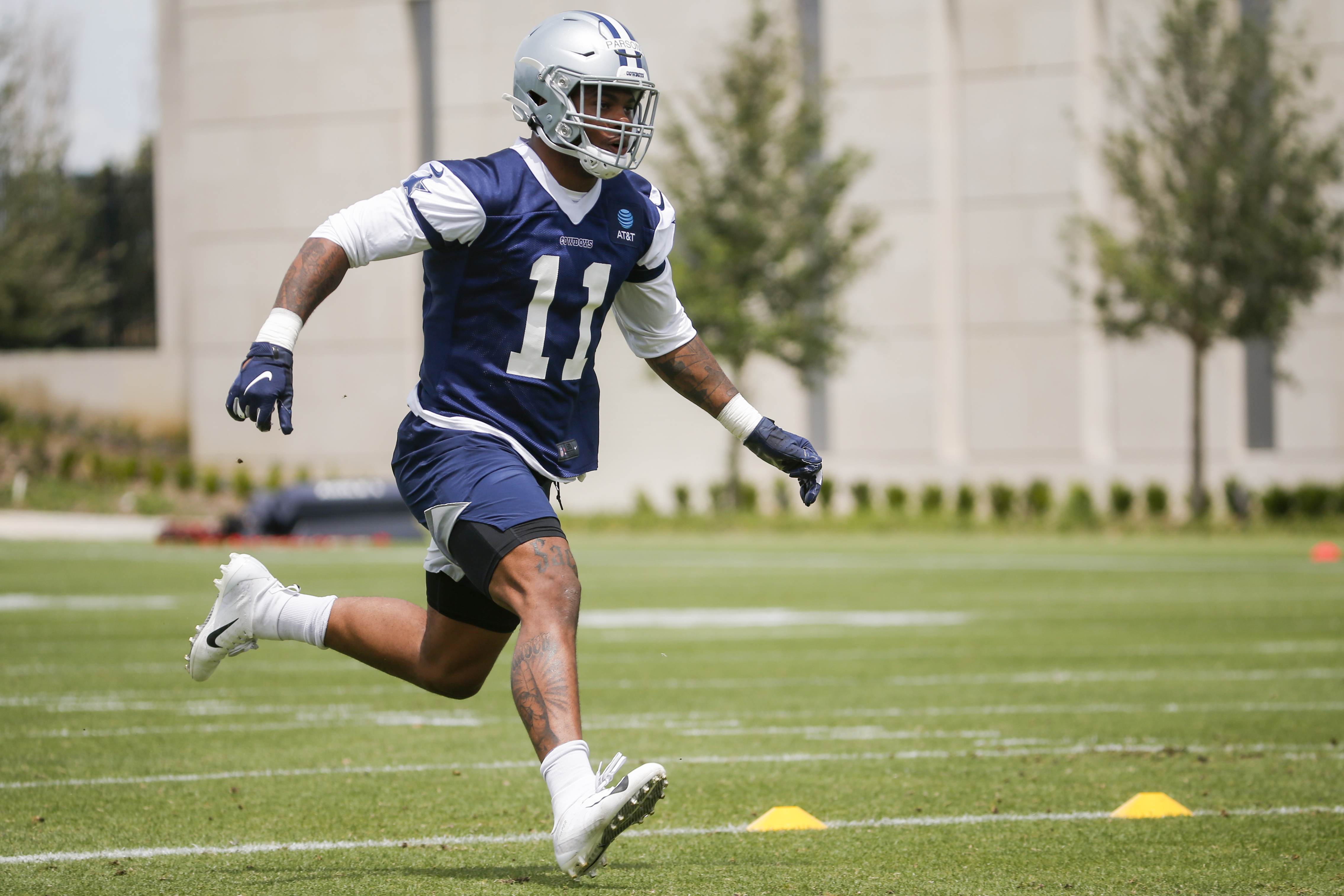 Cowboys' Micah Parsons joins teammates for OTAs