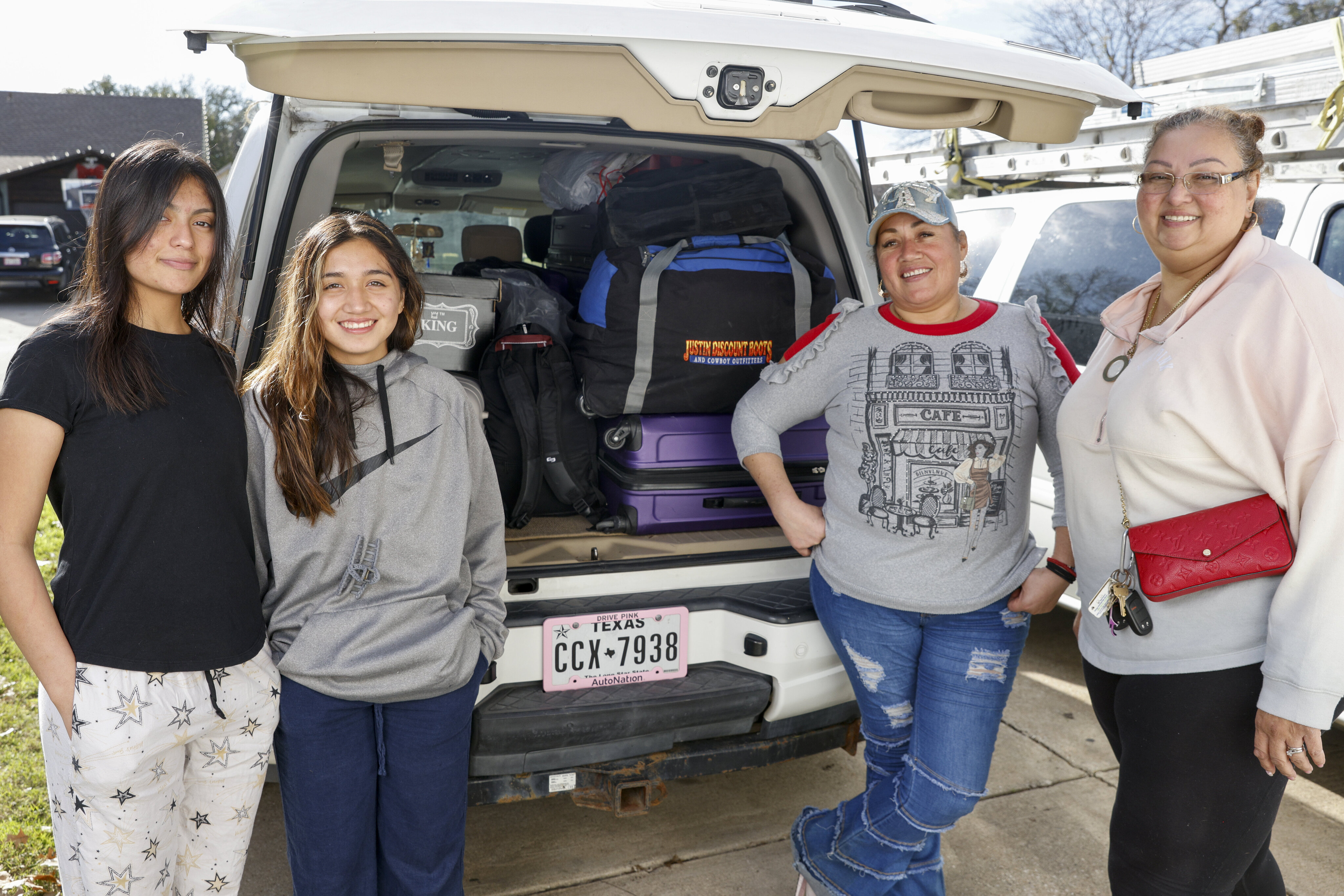 Cientos viajan en caravanas desde Texas hacia M xico para evitar