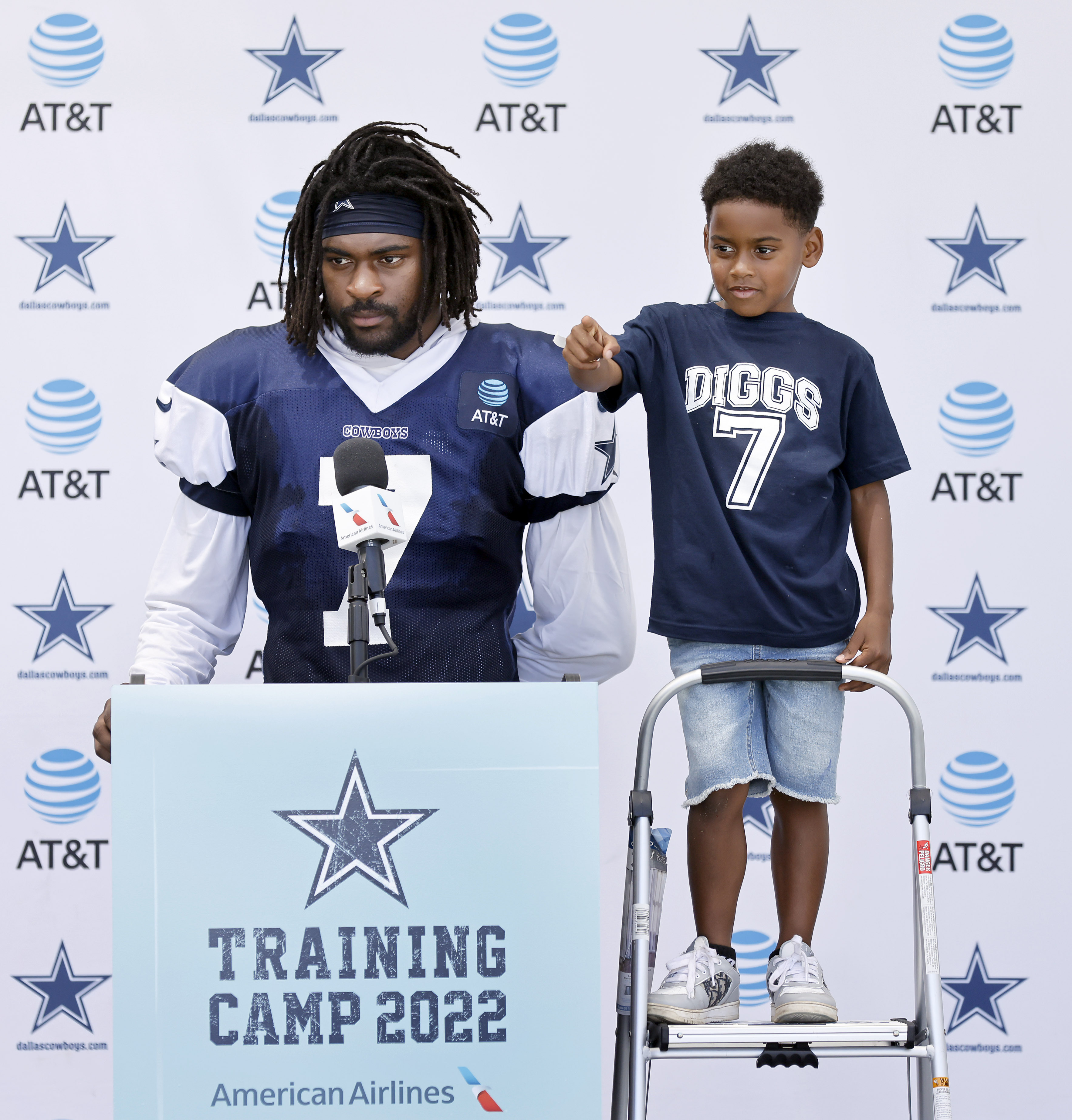 Trevon Diggs' son, Aaiden, steals the show again at Cowboys practice