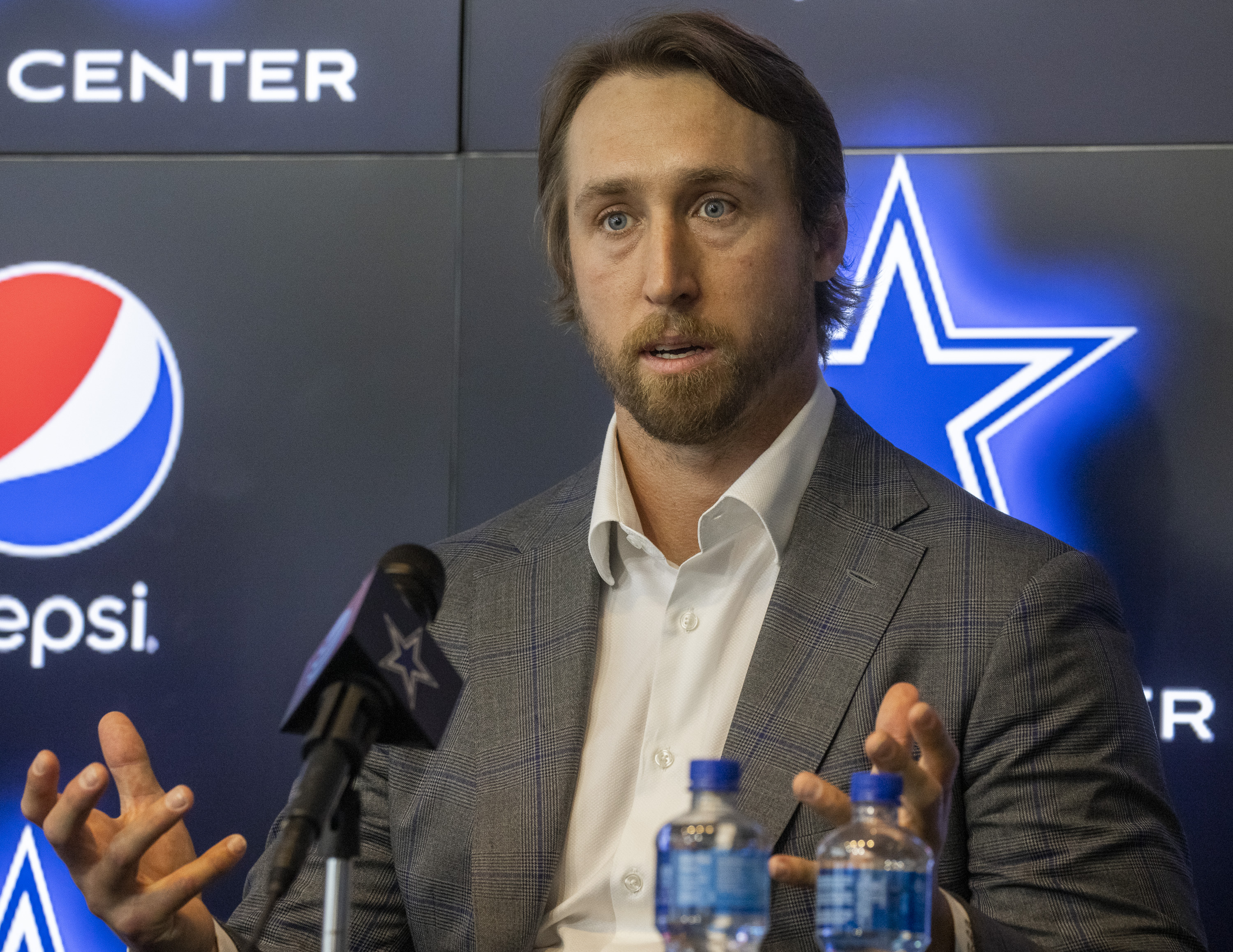 Dallas Cowboys - The #DallasCowboys and Sean Lee have agreed to terms on a  one-year deal that will keep him with the team for an 11th season. Breaking  News