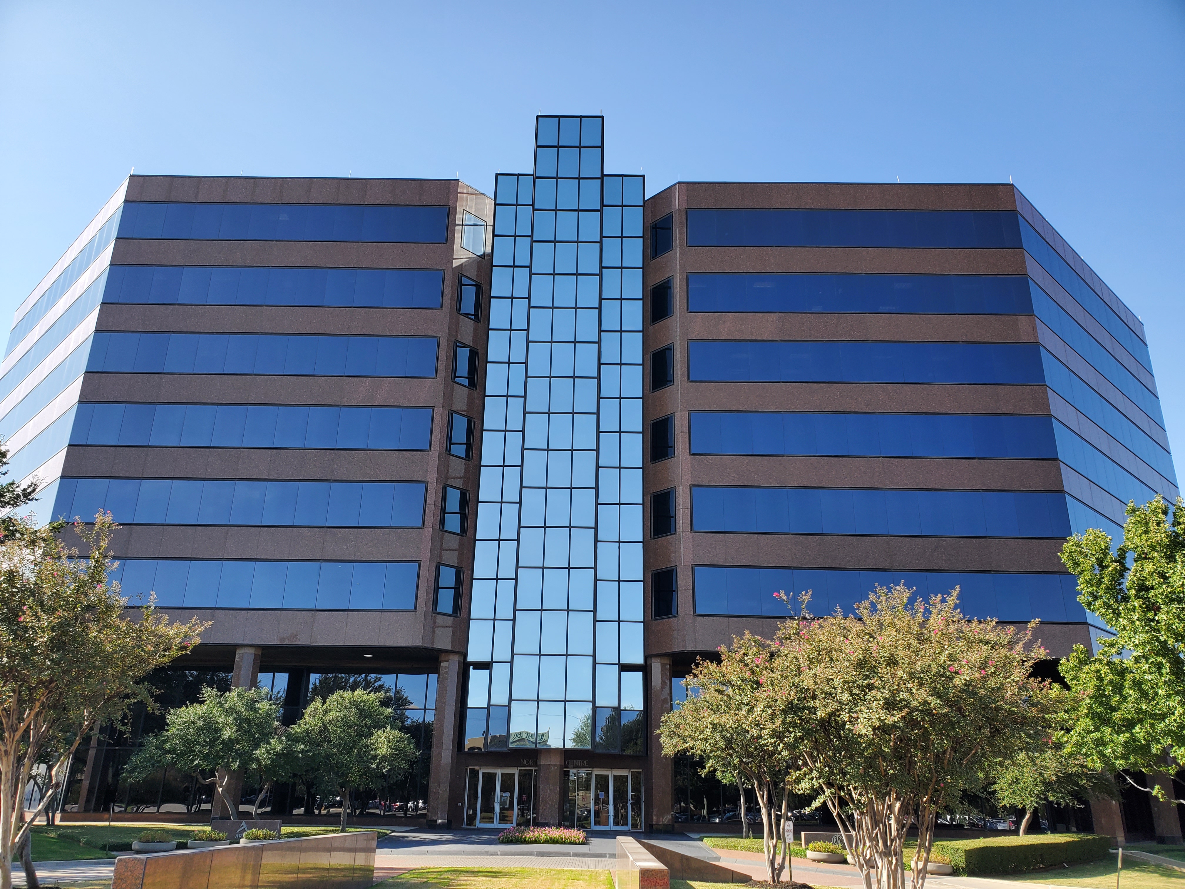 A Northwest Dallas office building has sold to a Plano investor