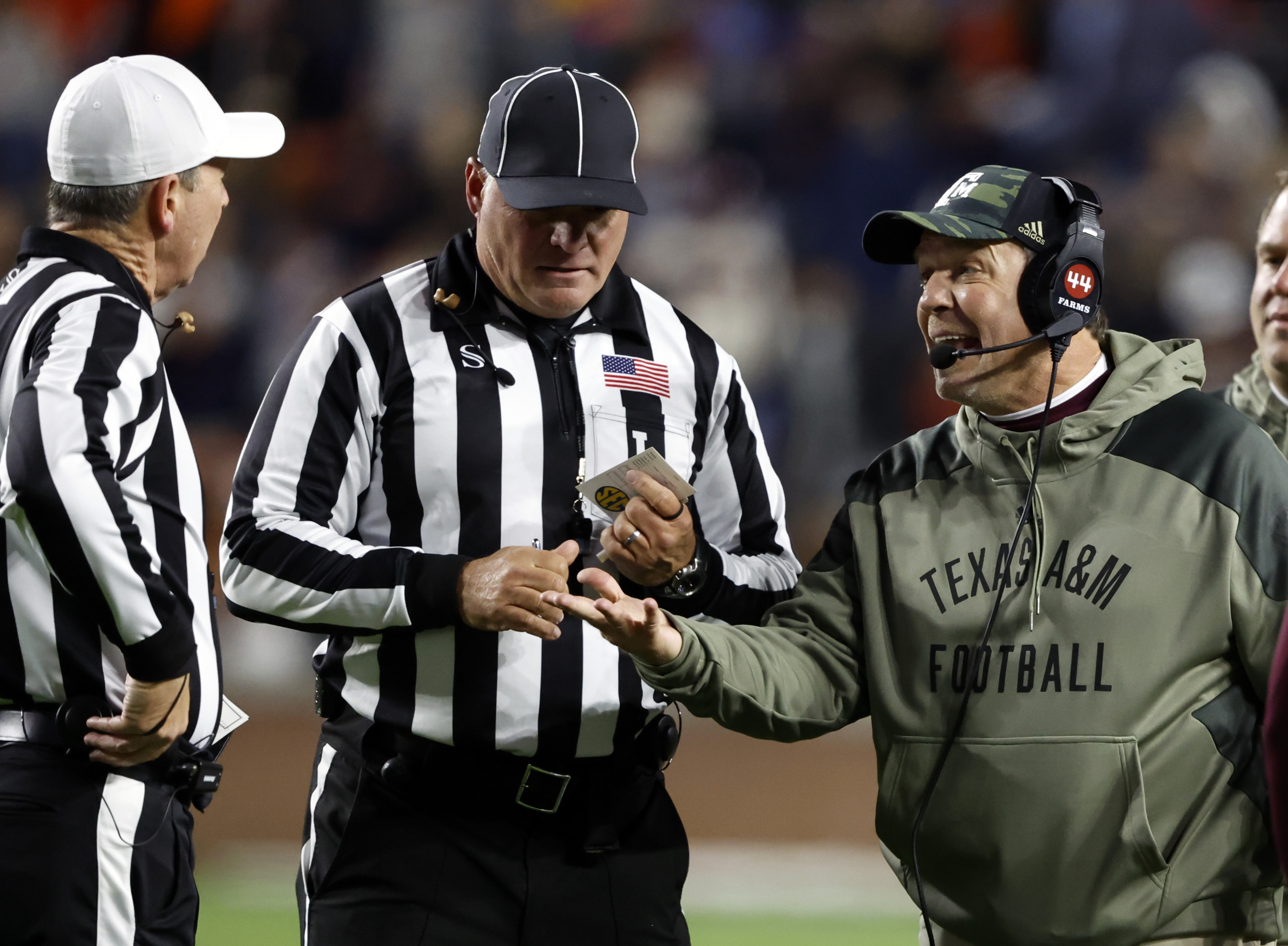 Referees Catch Heat from NFL Twitter as Eagles Lose 1st Game of