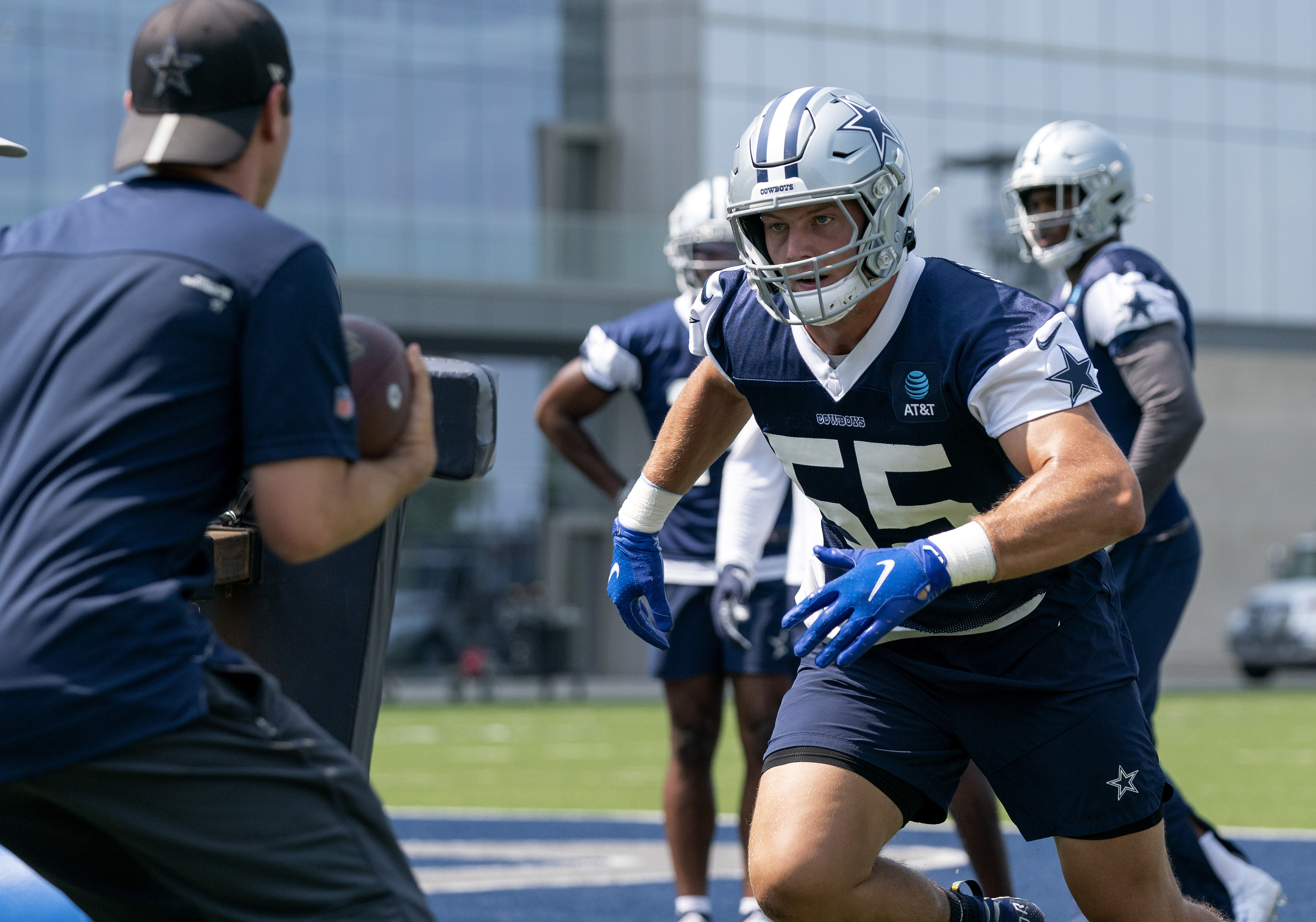 Vander Esch Discusses Move To Middle Linebacker