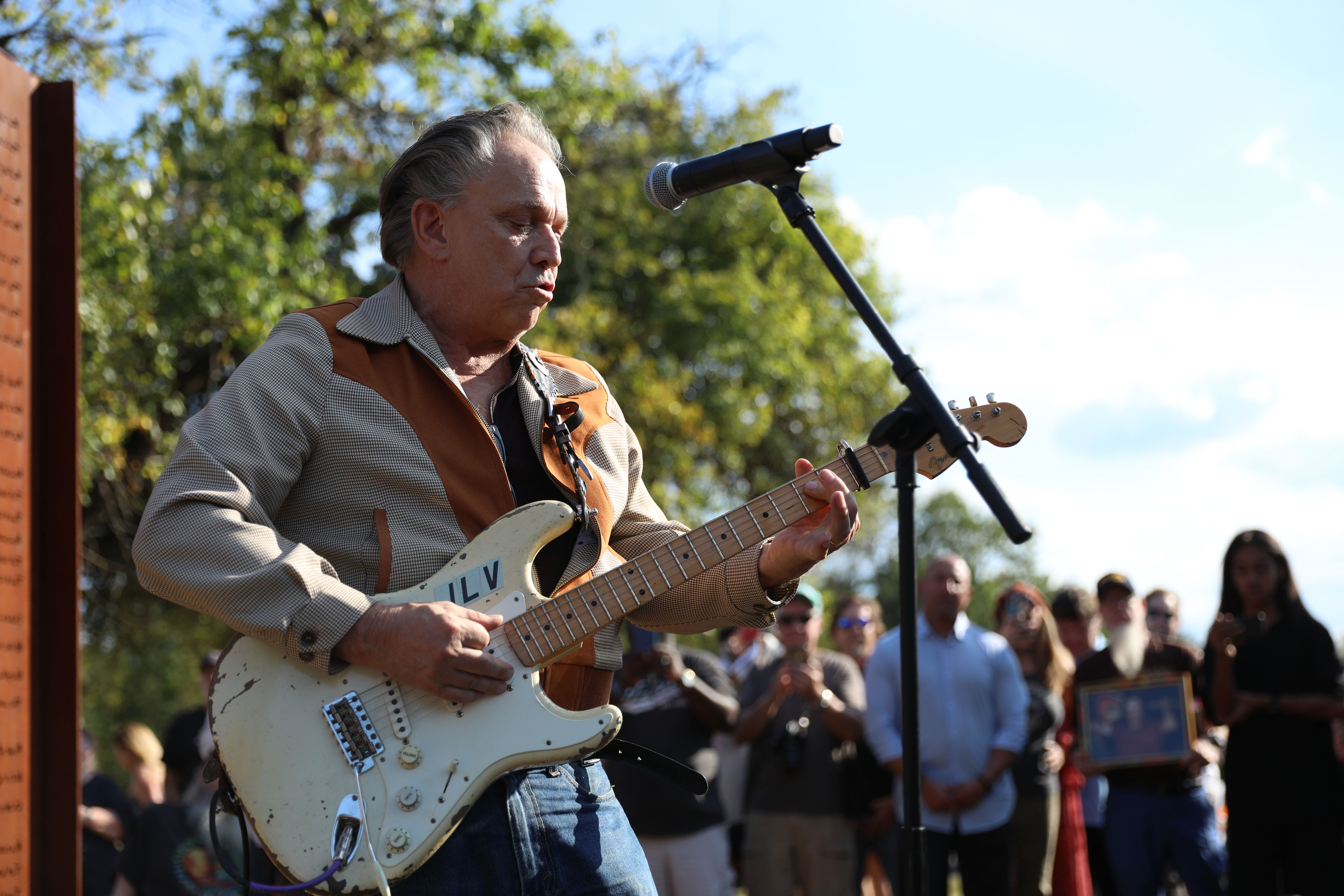 Dallas mayor declares Oct. 3 'Vaughan Brothers Day' as sculpture dedicated  to Stevie Ray, Jimmie