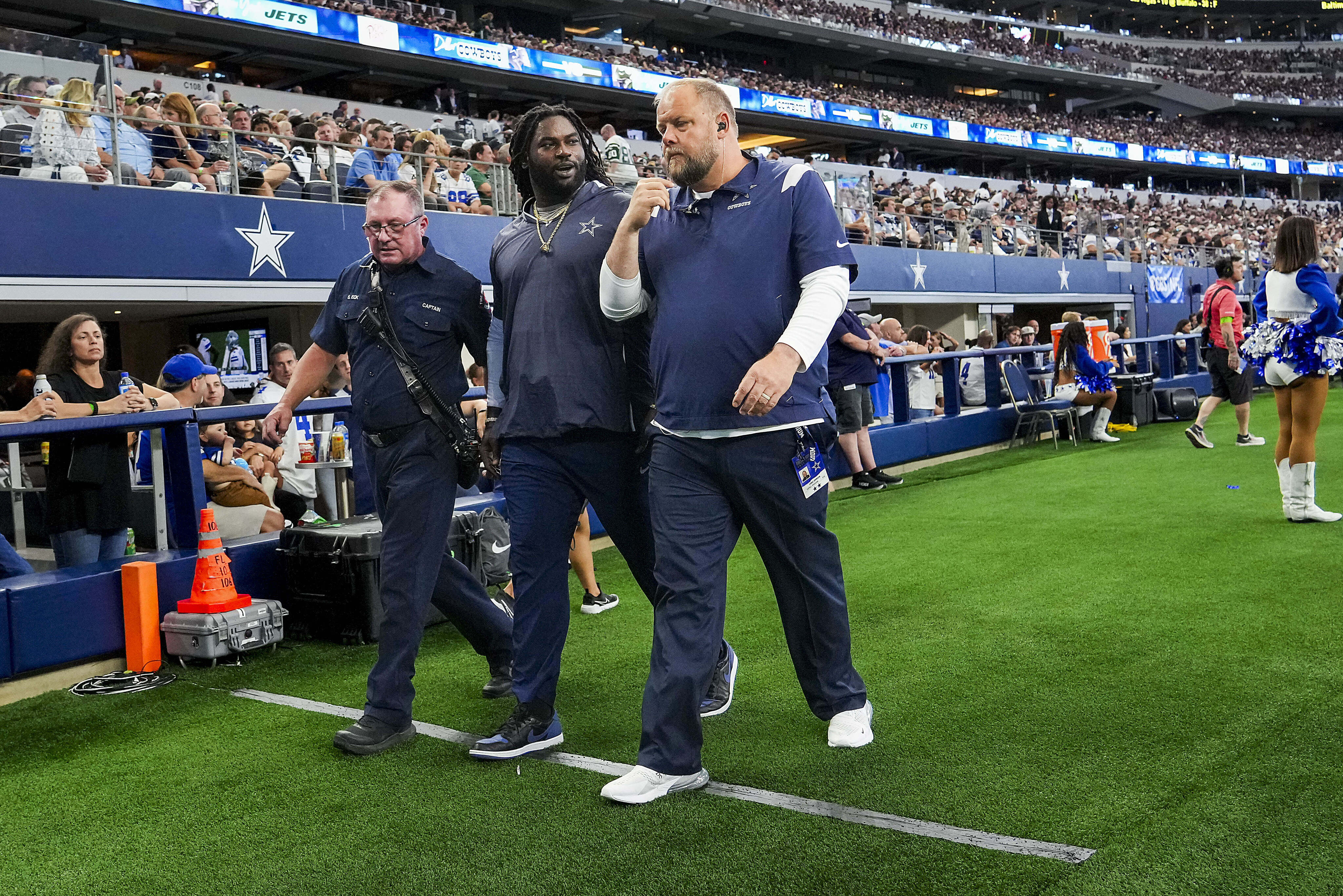 Cowboys sideline exclusive: Sharrif Floyd health scare vs. Jets springs  staff into action