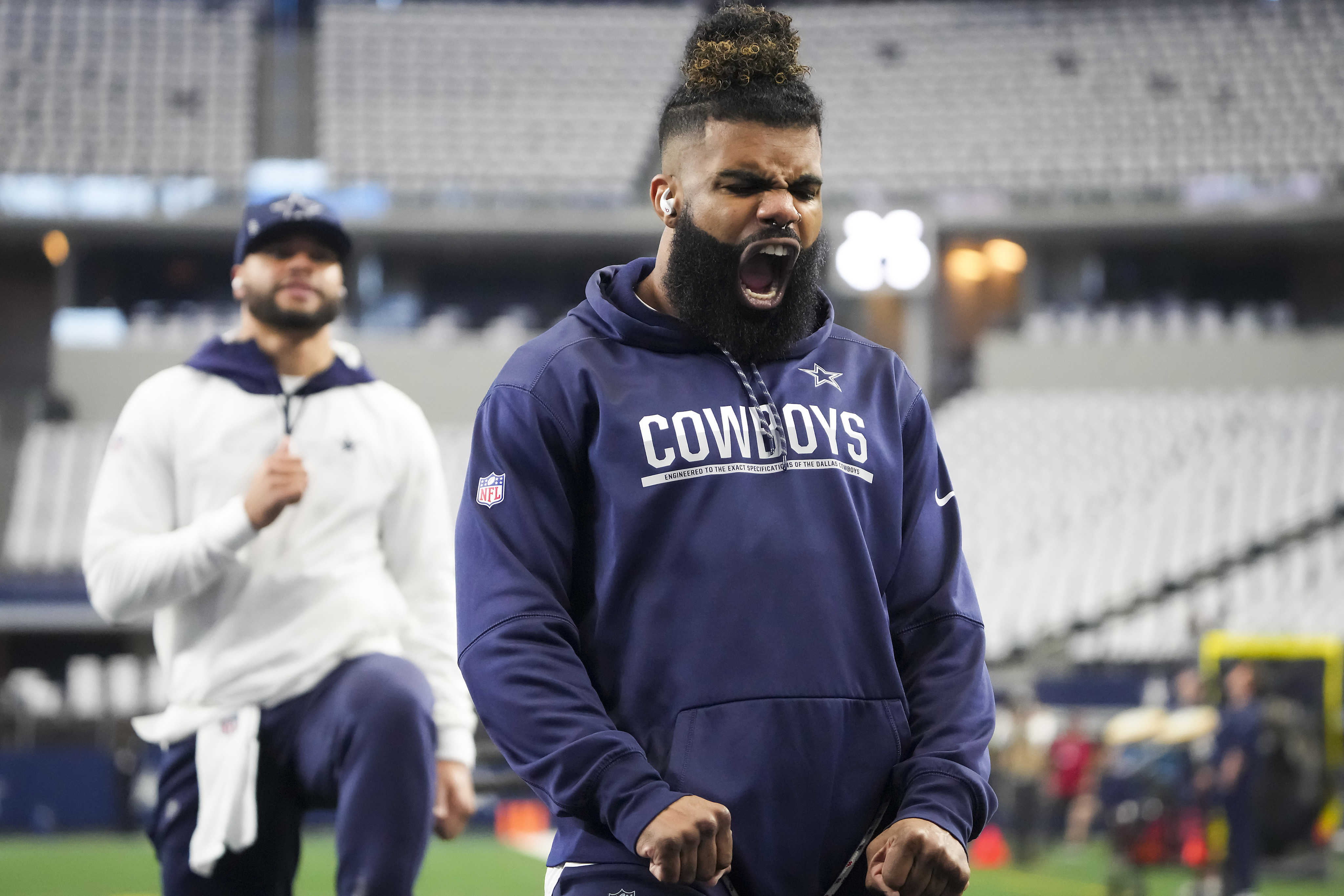 Ezekiel Elliott approves of Cowboys' first-round selection of Tyler Smith