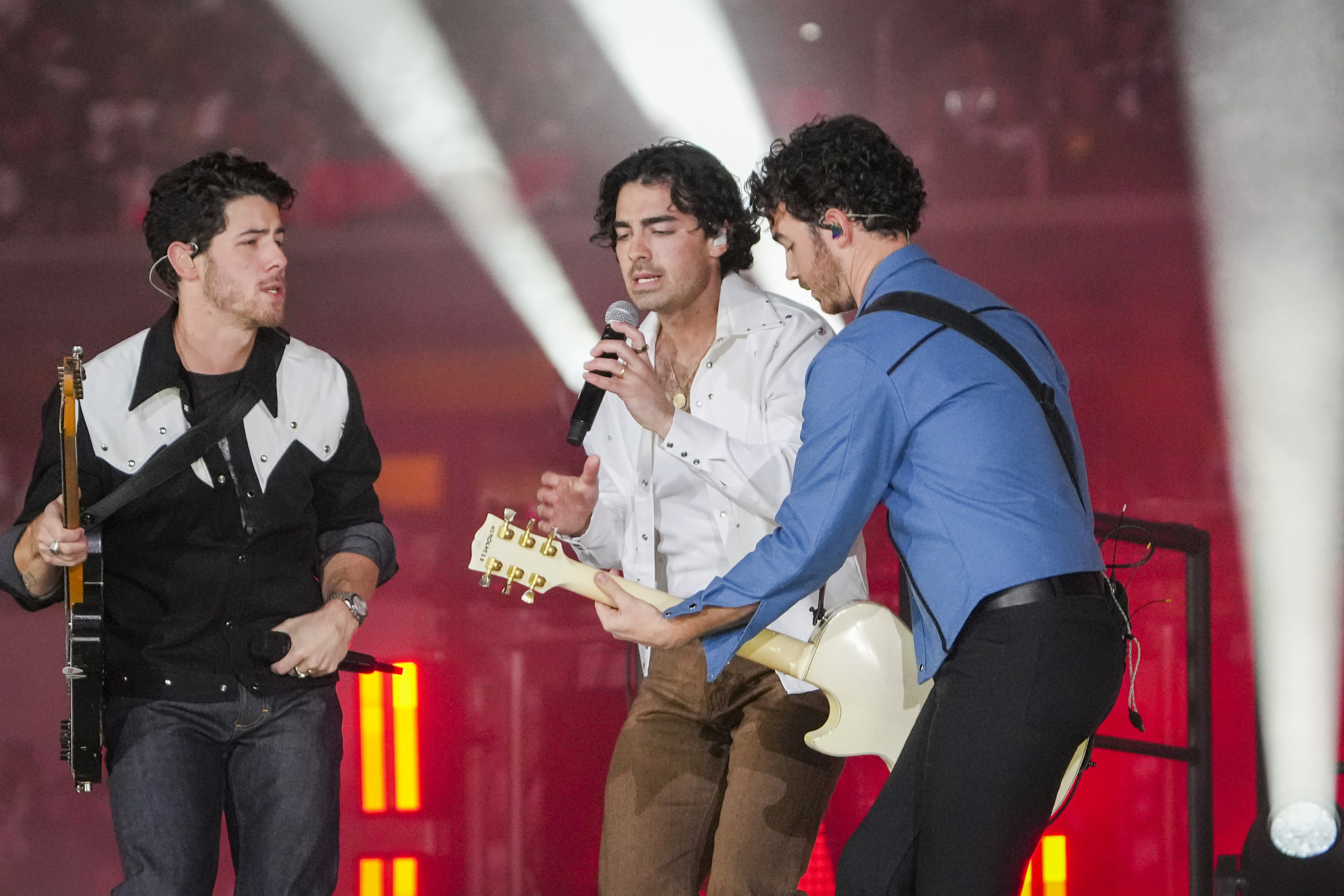 Jonas Brothers plan stop at Globe Life Field on latest tour