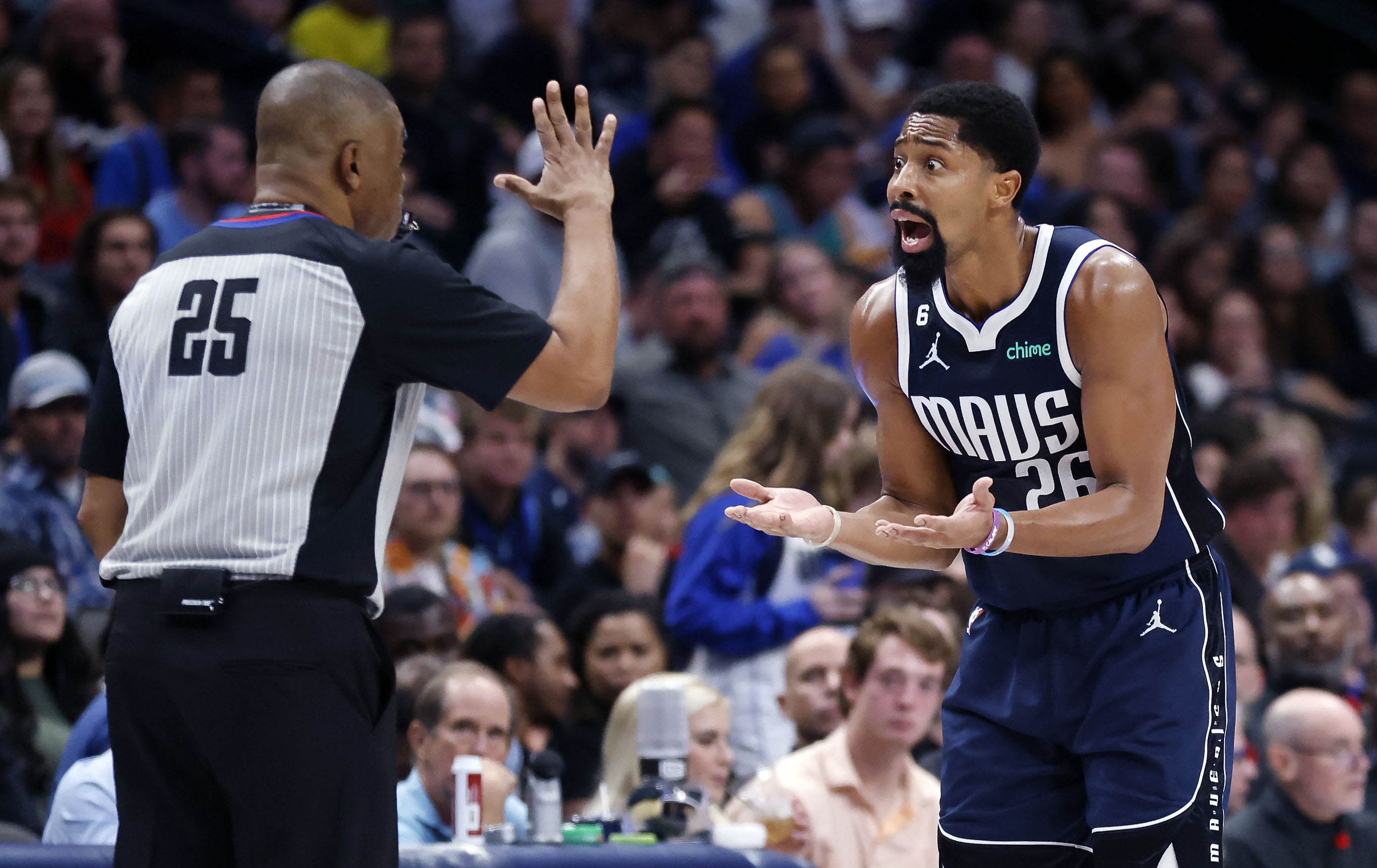Mavericks' Spencer Dinwiddie accuses referee of using profanities when  describing him after technical foul