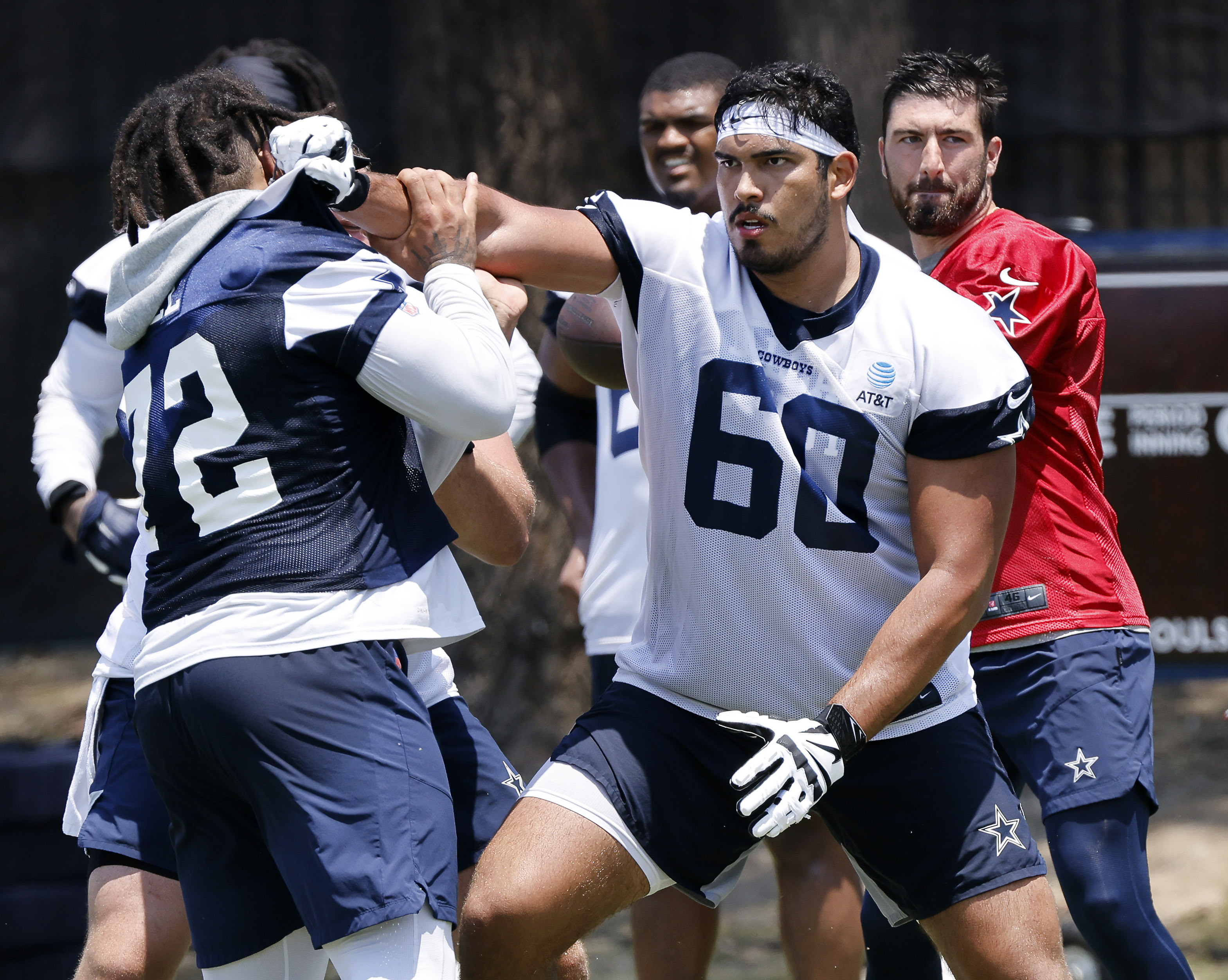 Cortan los Dallas Cowboys al mexicano Isaac Alarcón