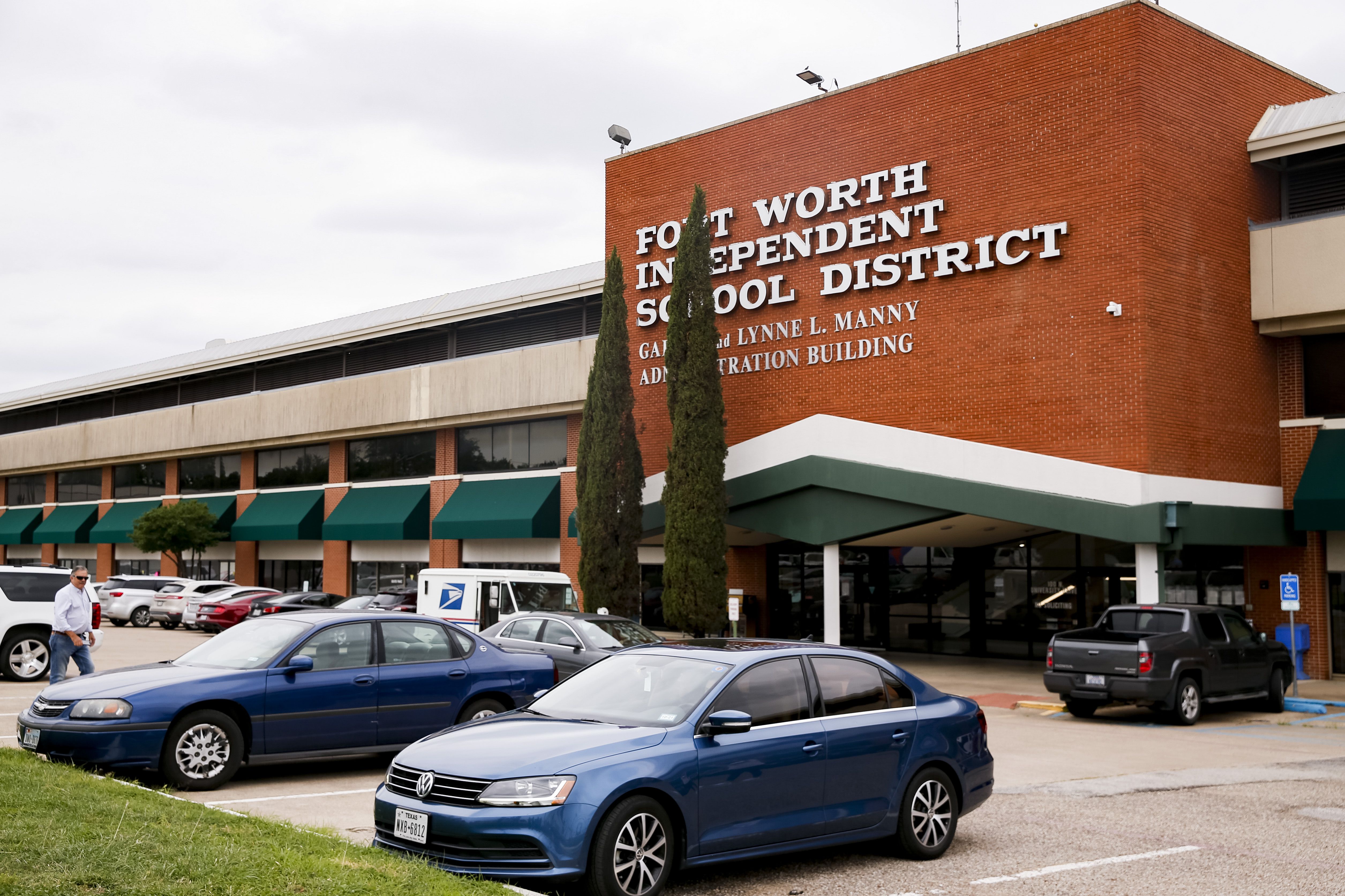 Dallas-Fort Worth parents are way above average in back-to-school spending
